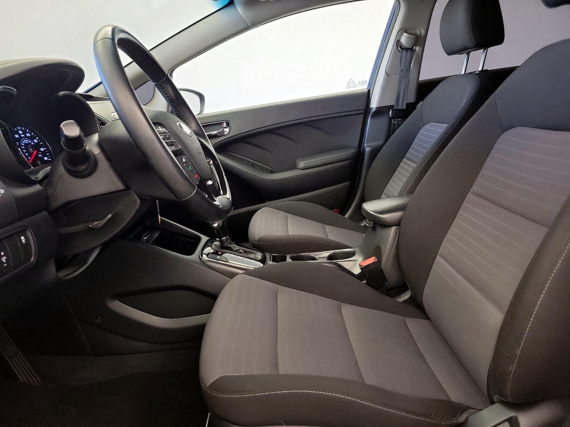 Thumbnail: 2017 Kia Forte - 11
