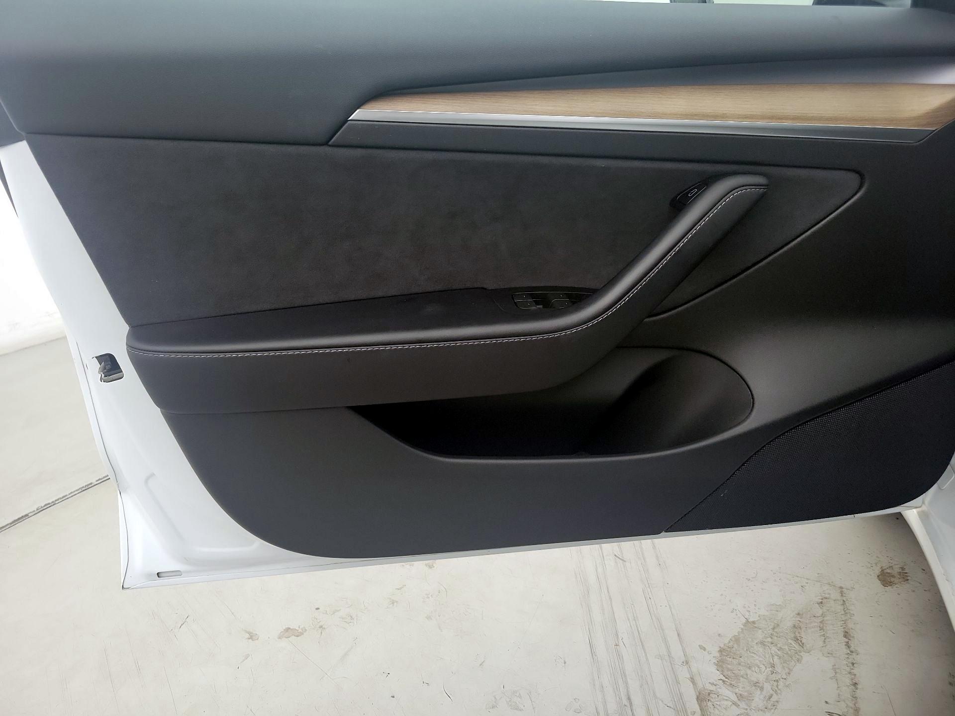 Thumbnail: 2022 Tesla Model 3 - 12