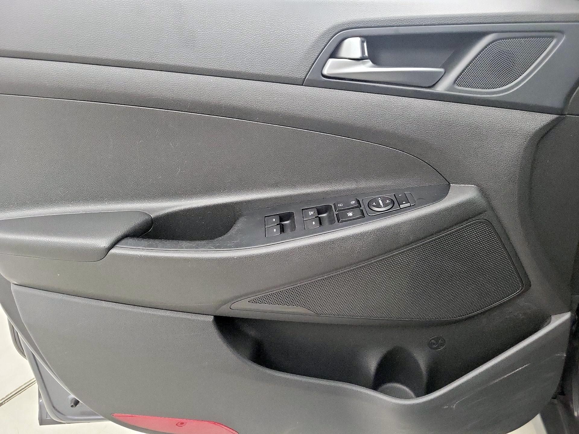 Thumbnail: 2016 Hyundai Tucson - 12