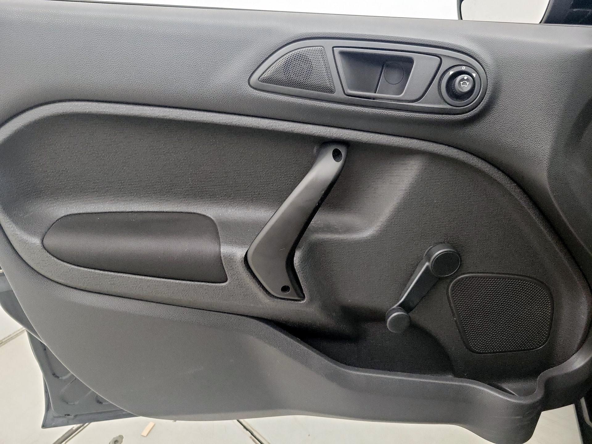 Thumbnail: 2016 Ford Fiesta - 12