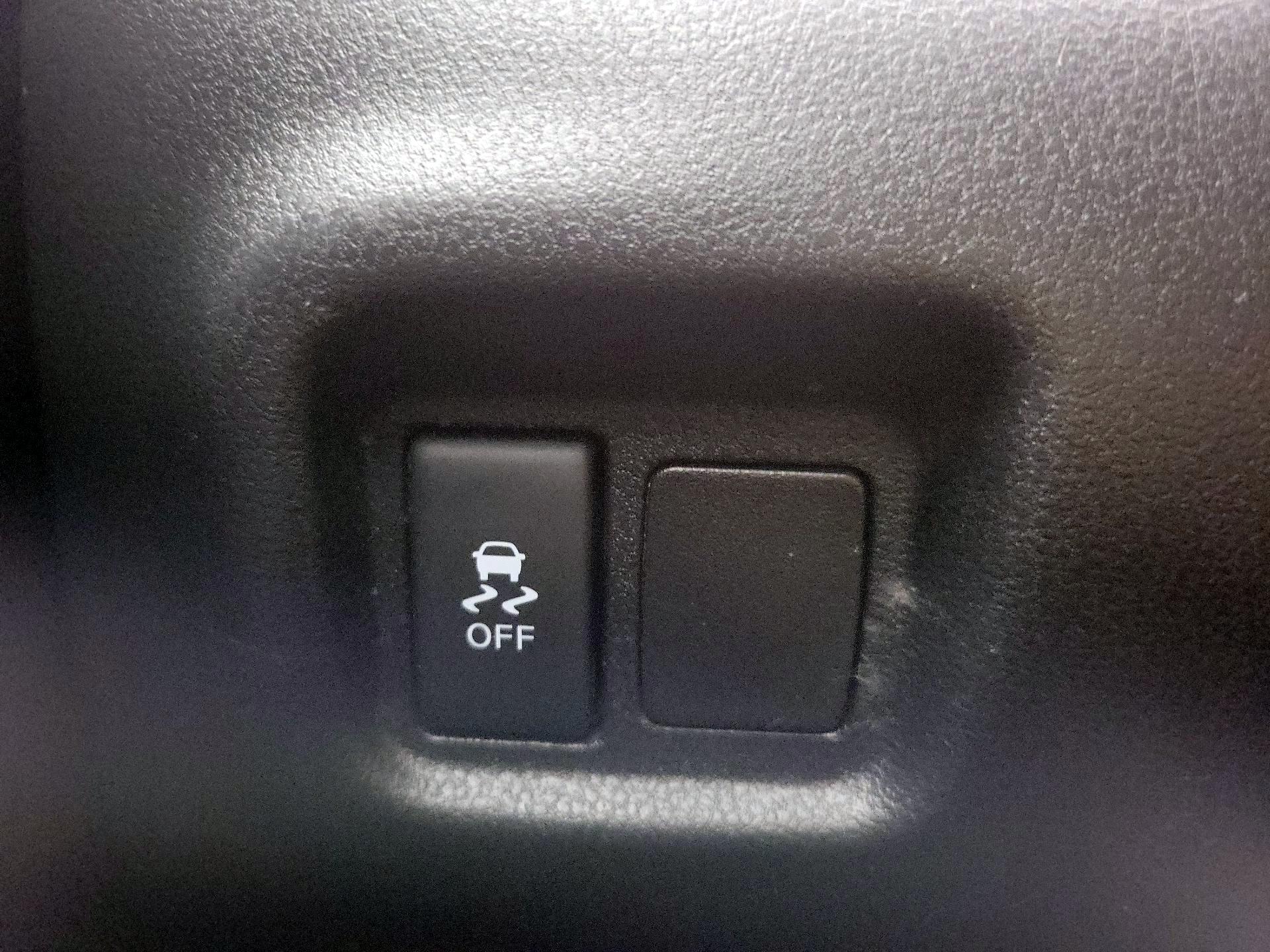 Thumbnail: 2014 Nissan Versa - 13