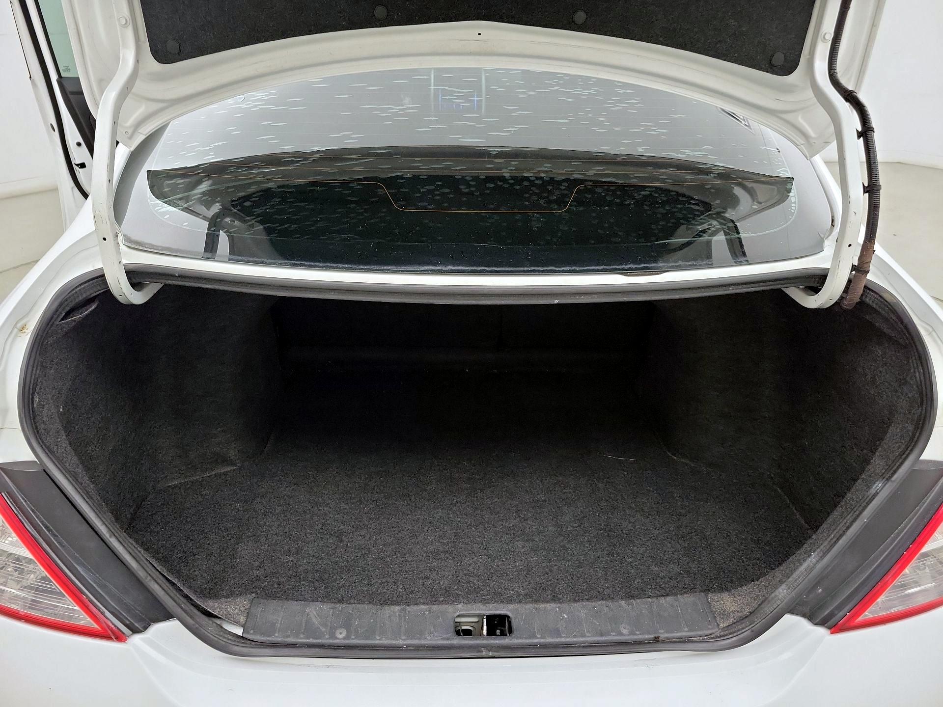 Thumbnail: 2014 Nissan Versa - 18