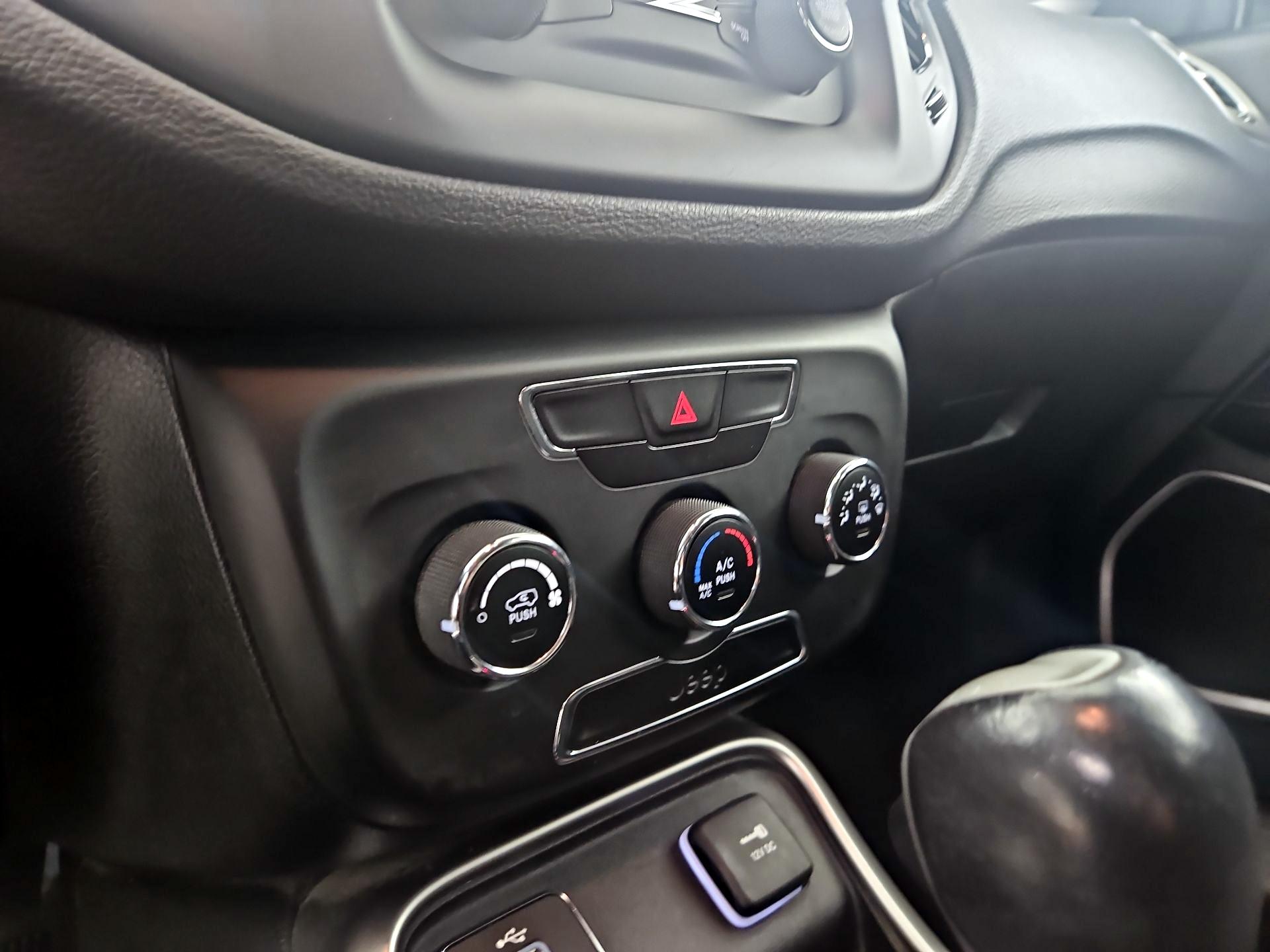 Thumbnail: 2018 Jeep Compass - 15