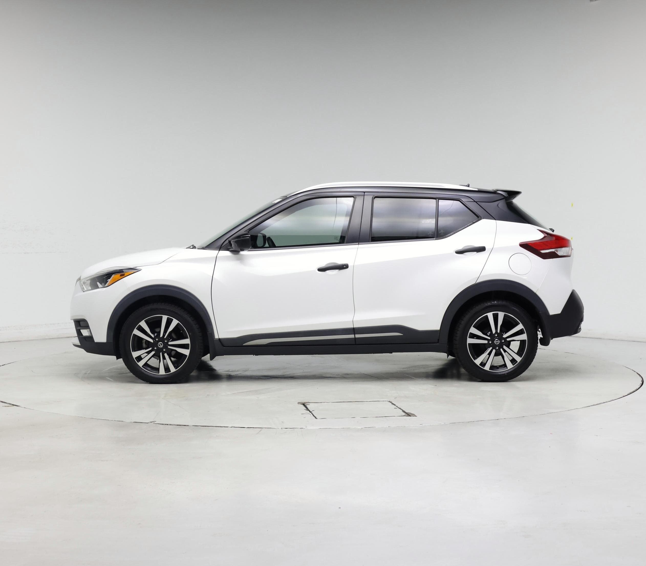 Thumbnail: 2019 Nissan Kicks - 3