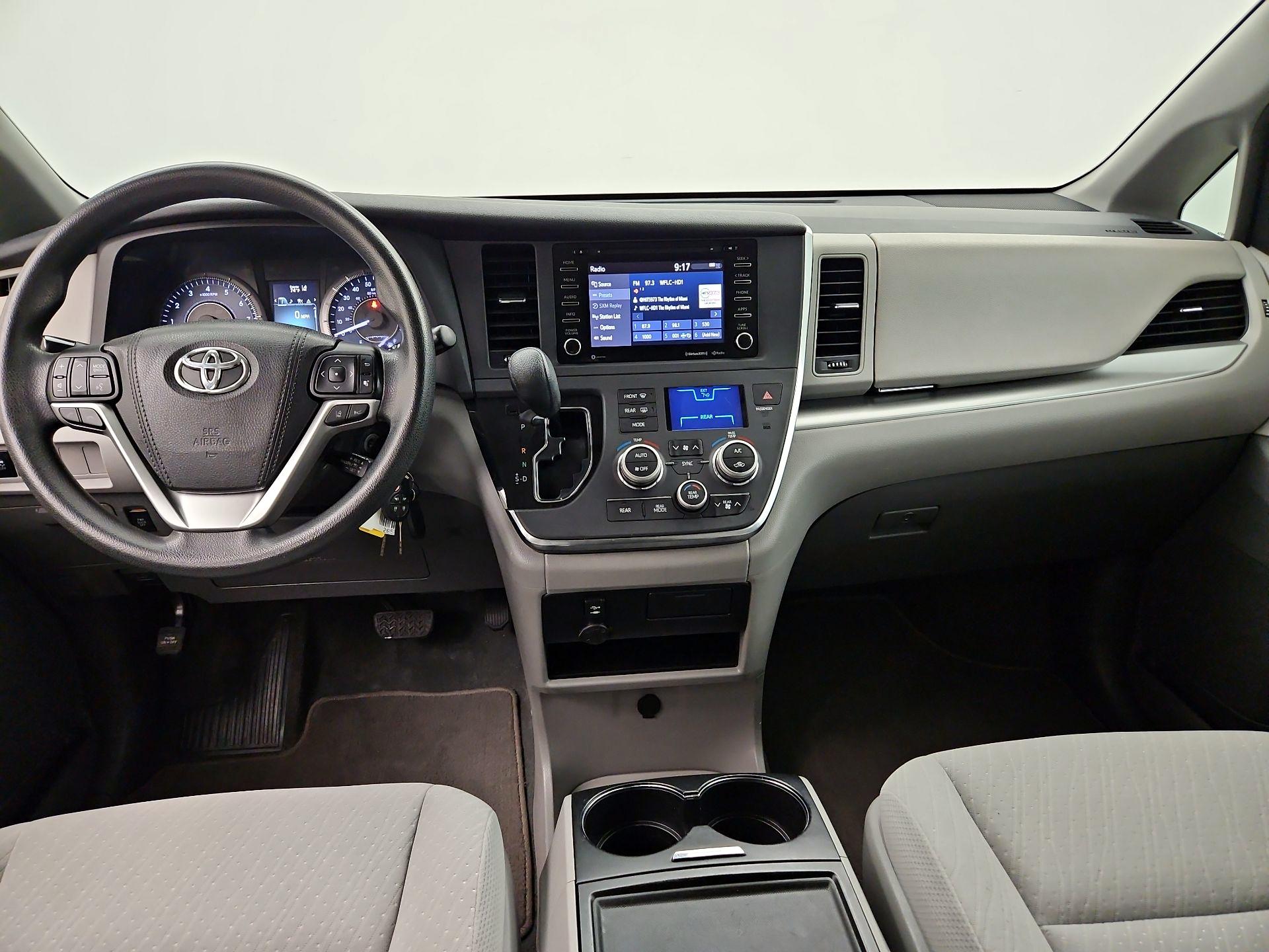 Thumbnail: 2018 Toyota Sienna - 9