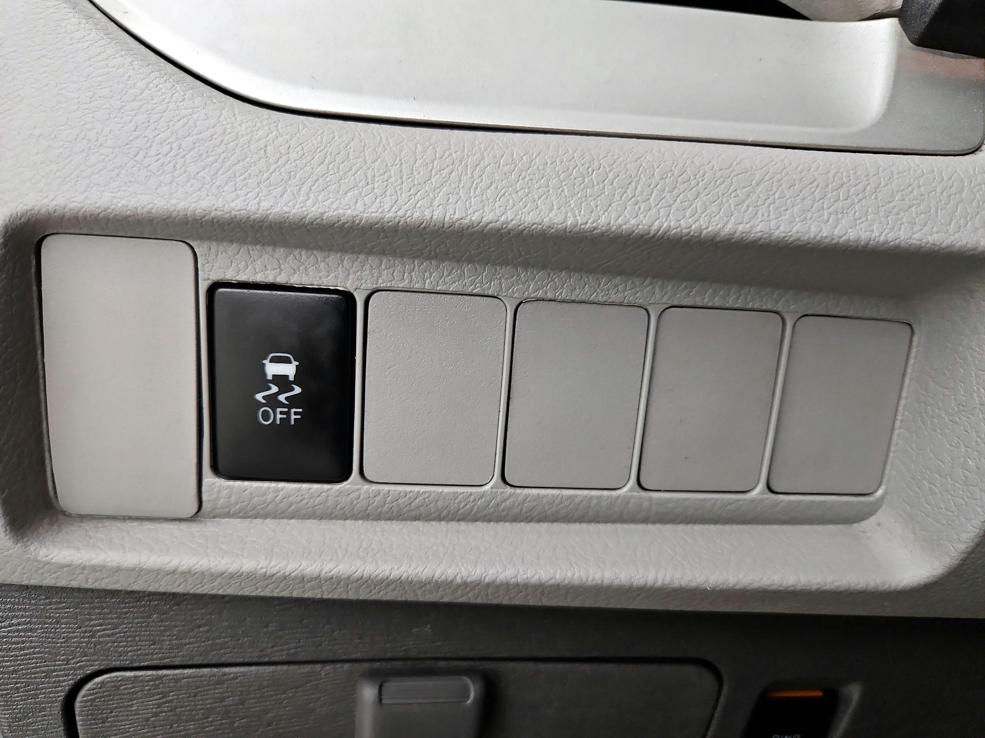 Thumbnail: 2018 Toyota Sienna - 13