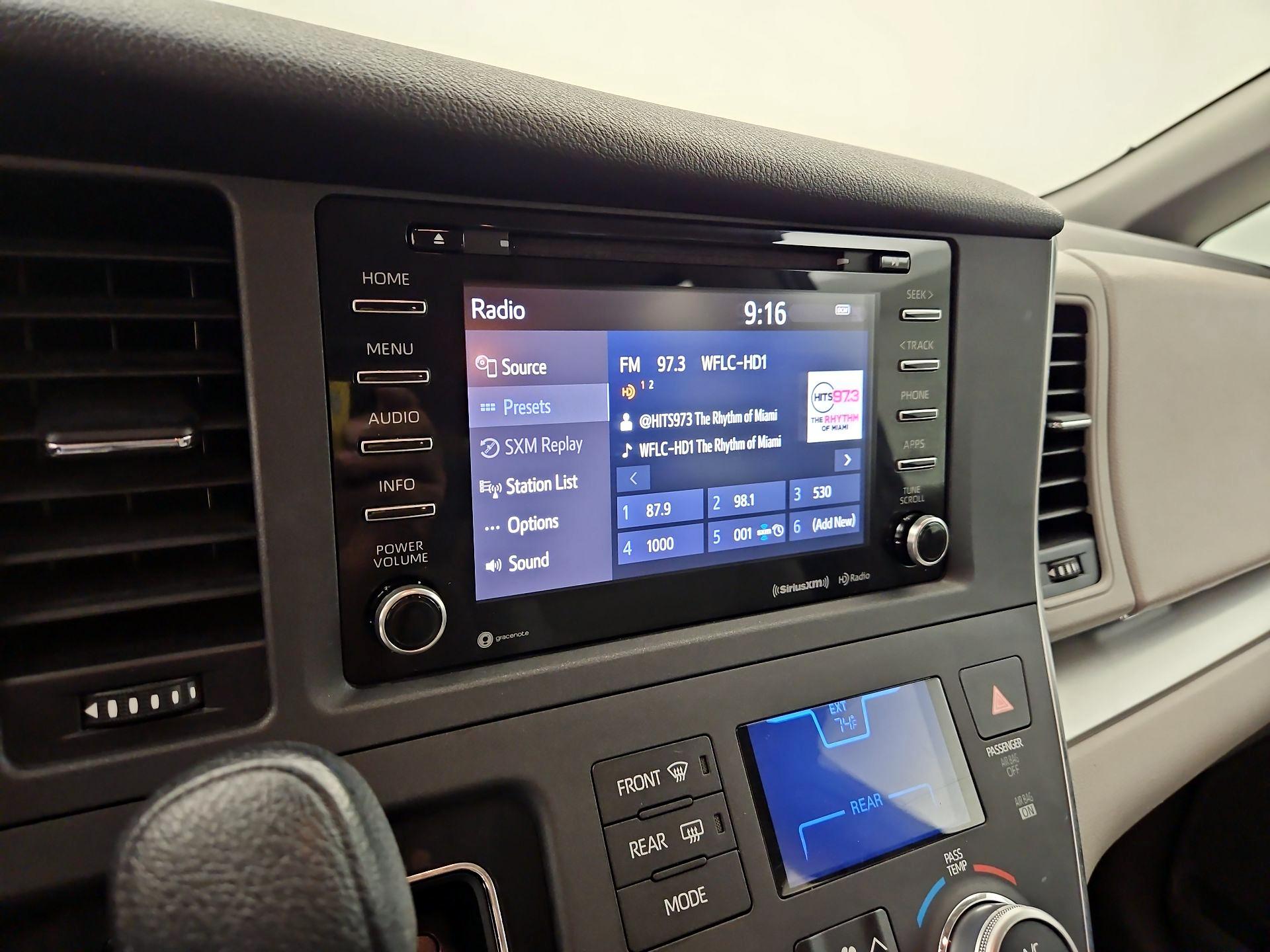 Thumbnail: 2018 Toyota Sienna - 15