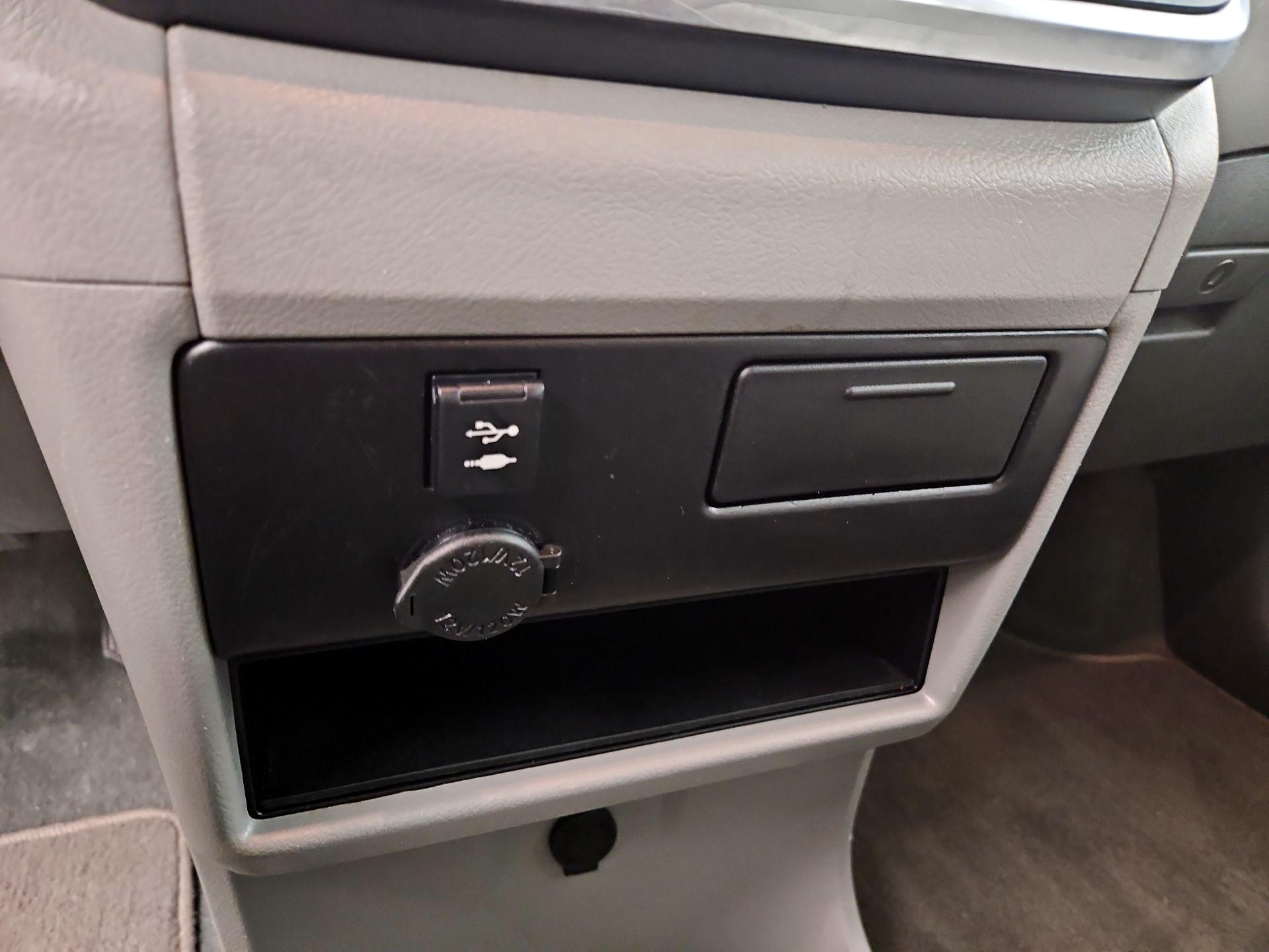 Thumbnail: 2018 Toyota Sienna - 18