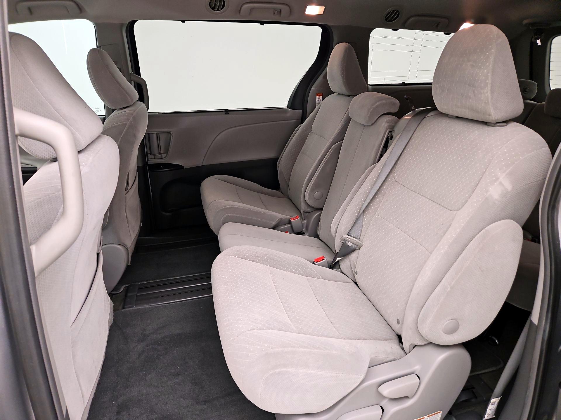 Thumbnail: 2018 Toyota Sienna - 19