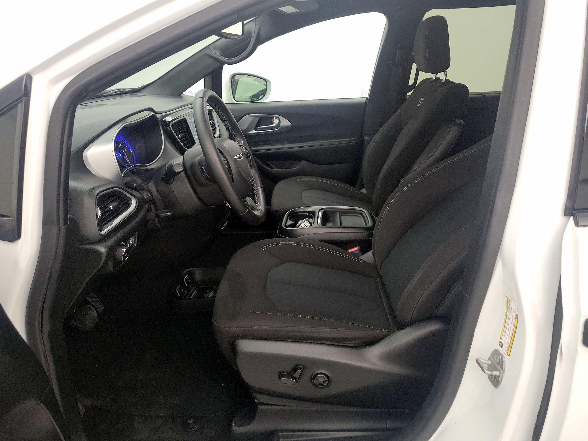 Thumbnail: 2020 Chrysler Pacifica - 11