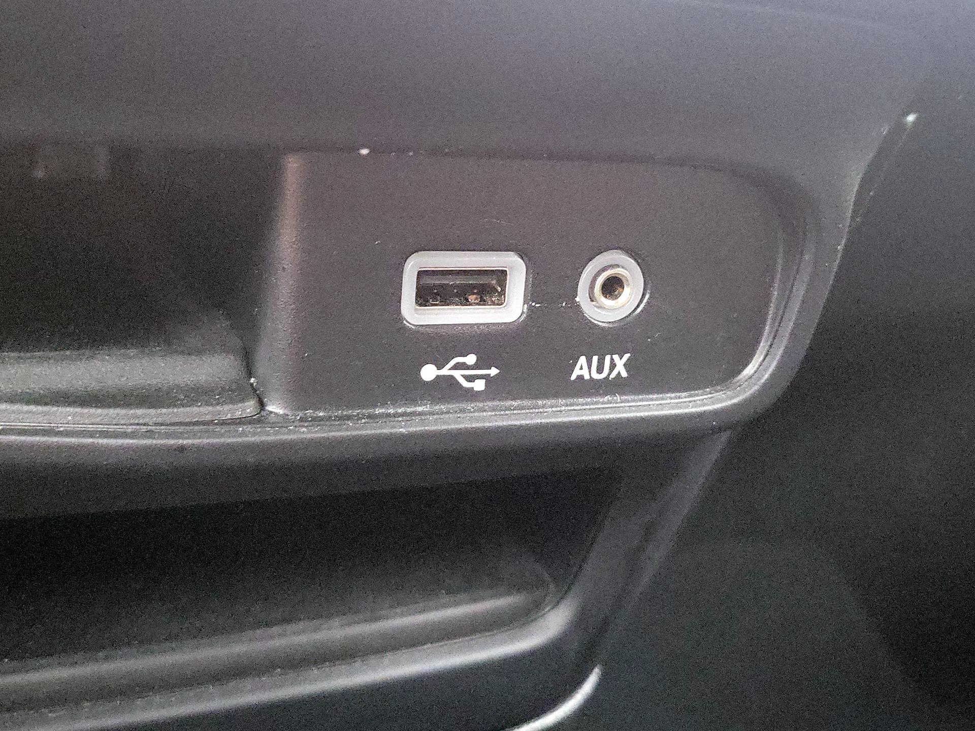 Thumbnail: 2020 Chrysler Pacifica - 18