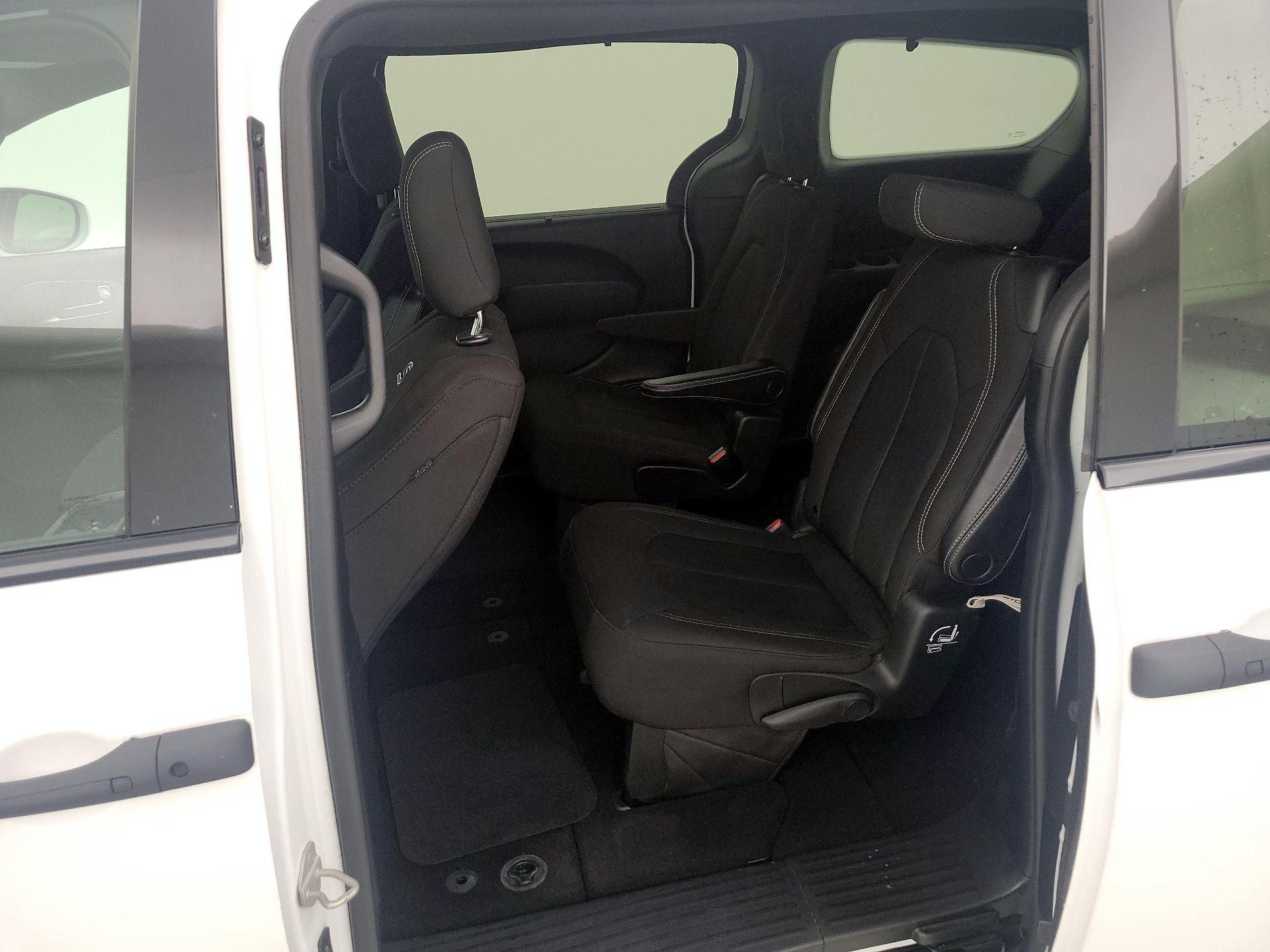 Thumbnail: 2020 Chrysler Pacifica - 19