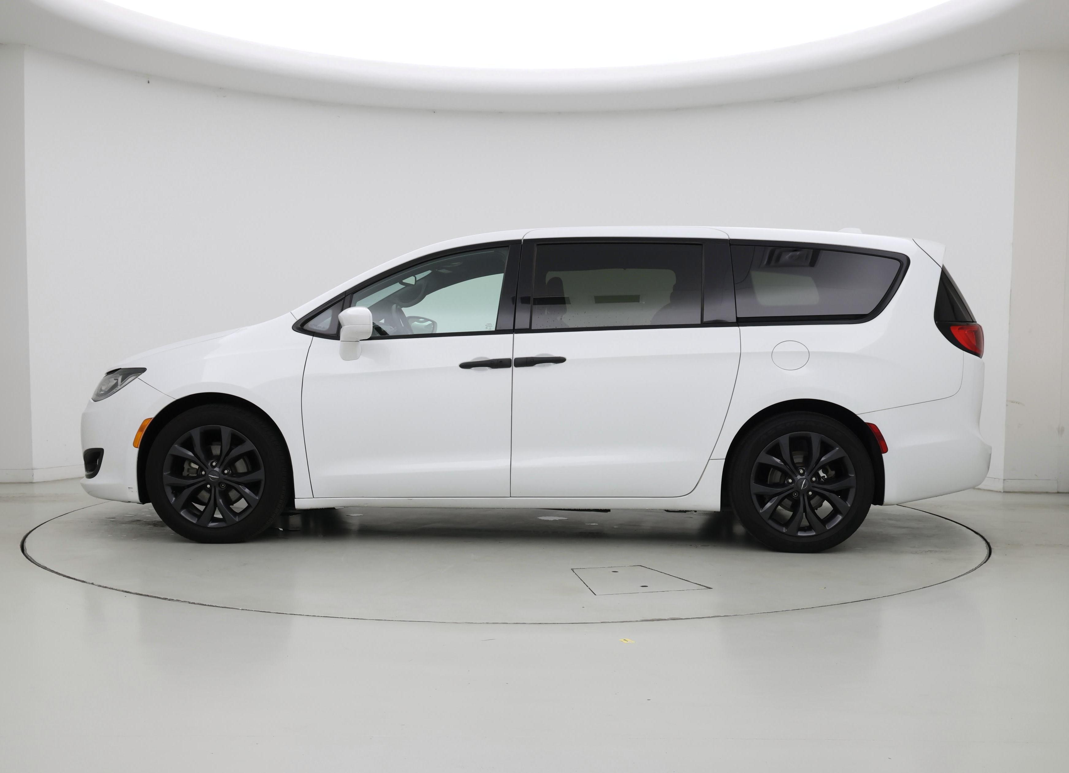 Thumbnail: 2020 Chrysler Pacifica - 3