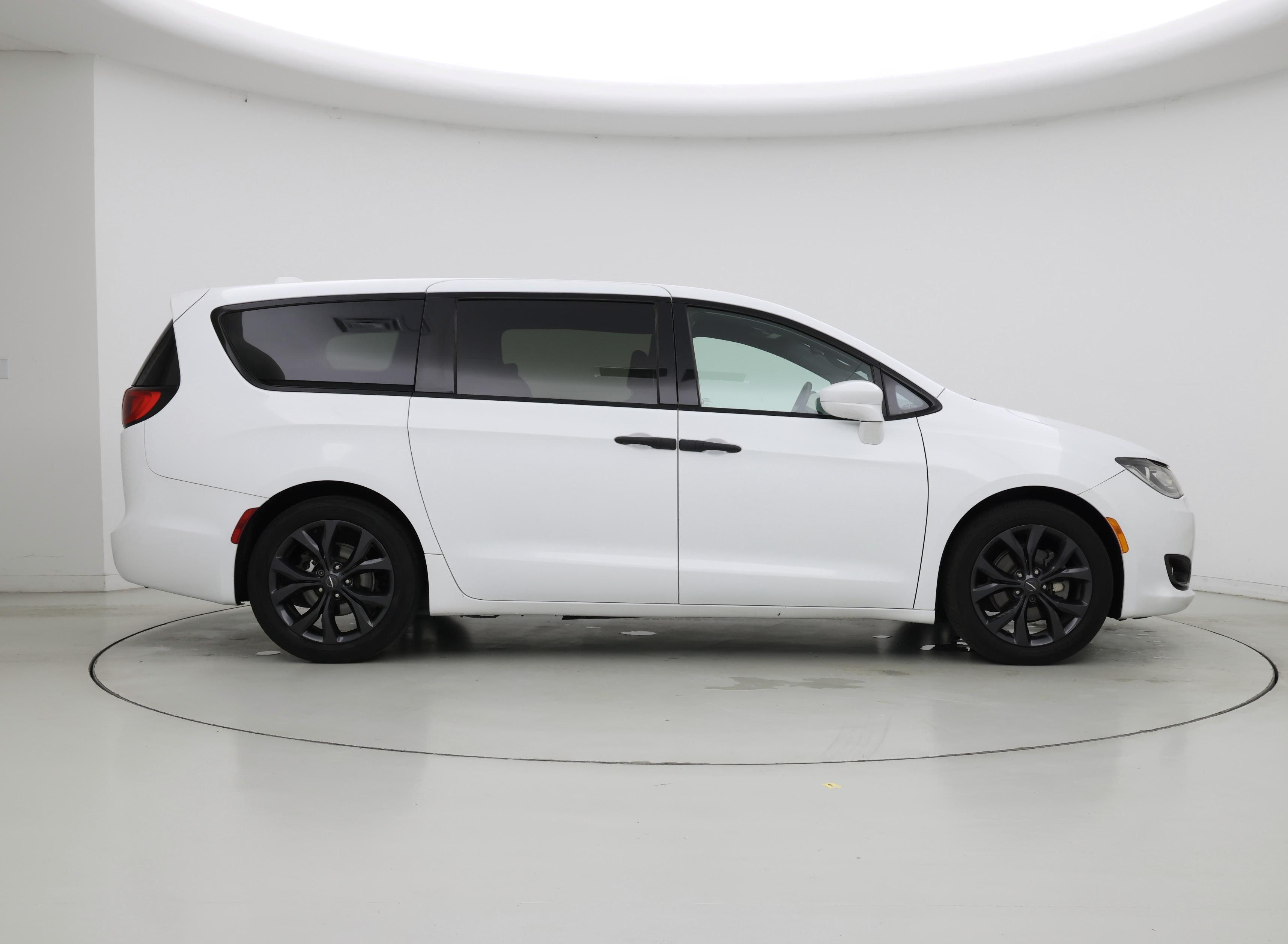 Thumbnail: 2020 Chrysler Pacifica - 7