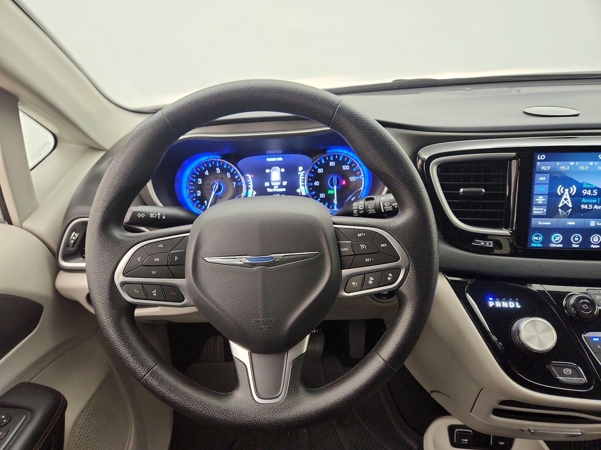 Thumbnail: 2020 Chrysler Pacifica - 10