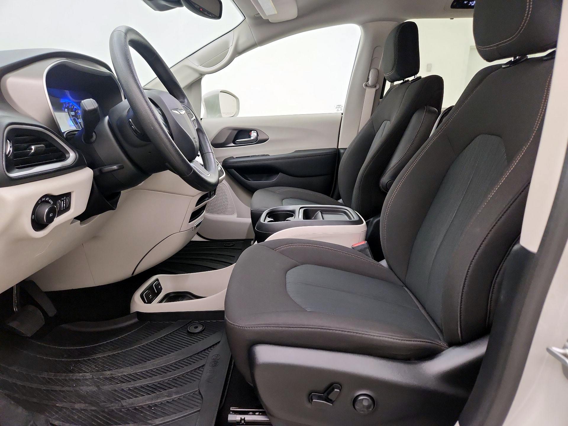 Thumbnail: 2020 Chrysler Pacifica - 11