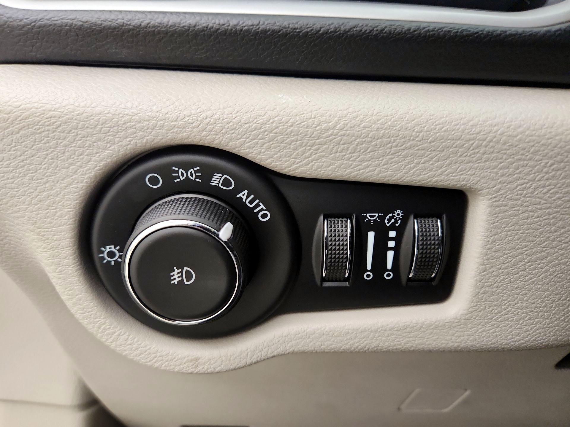 Thumbnail: 2020 Chrysler Pacifica - 13