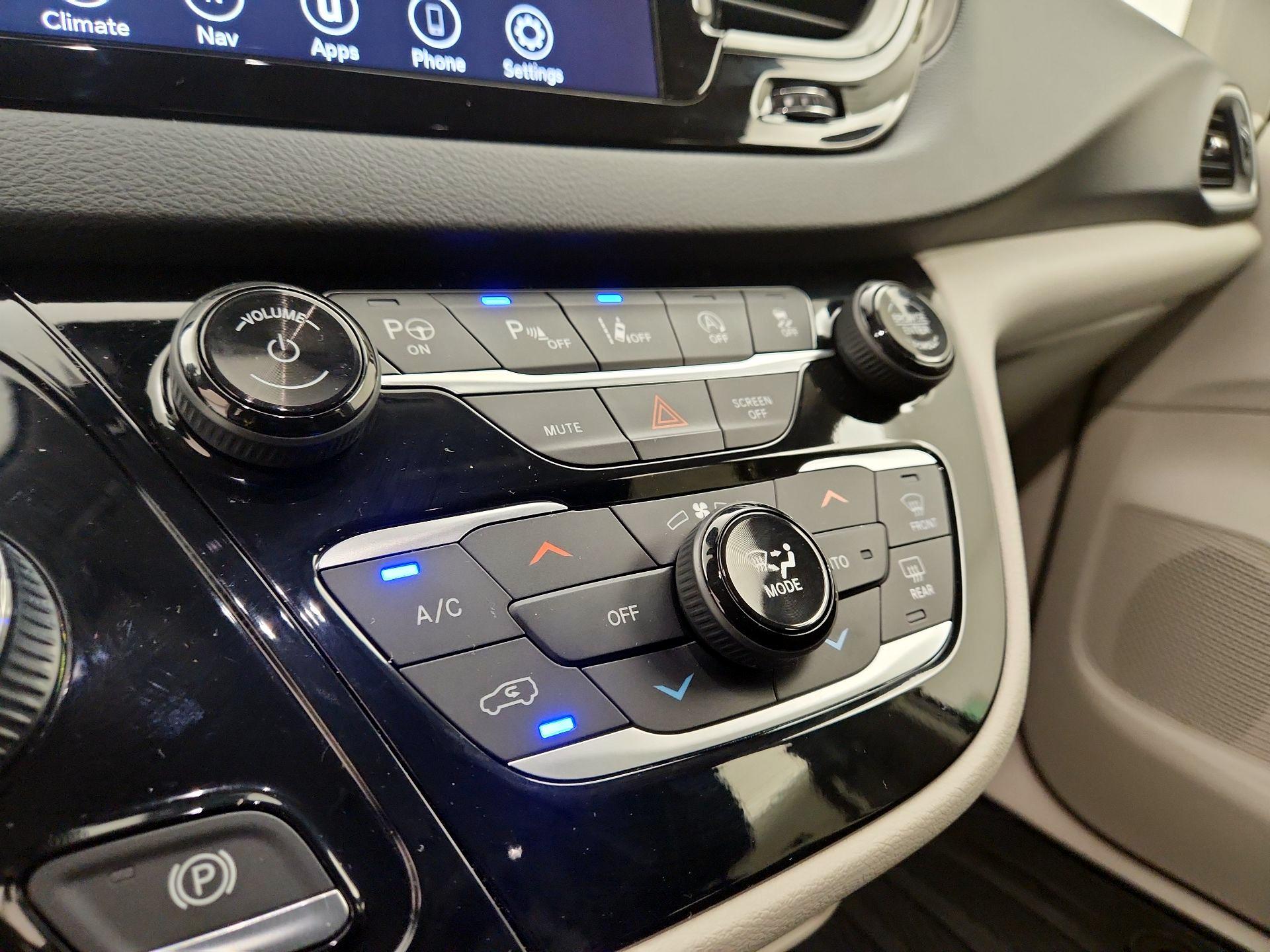 Thumbnail: 2020 Chrysler Pacifica - 16