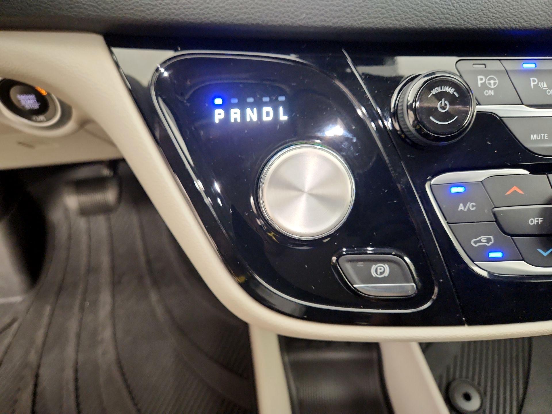 Thumbnail: 2020 Chrysler Pacifica - 17