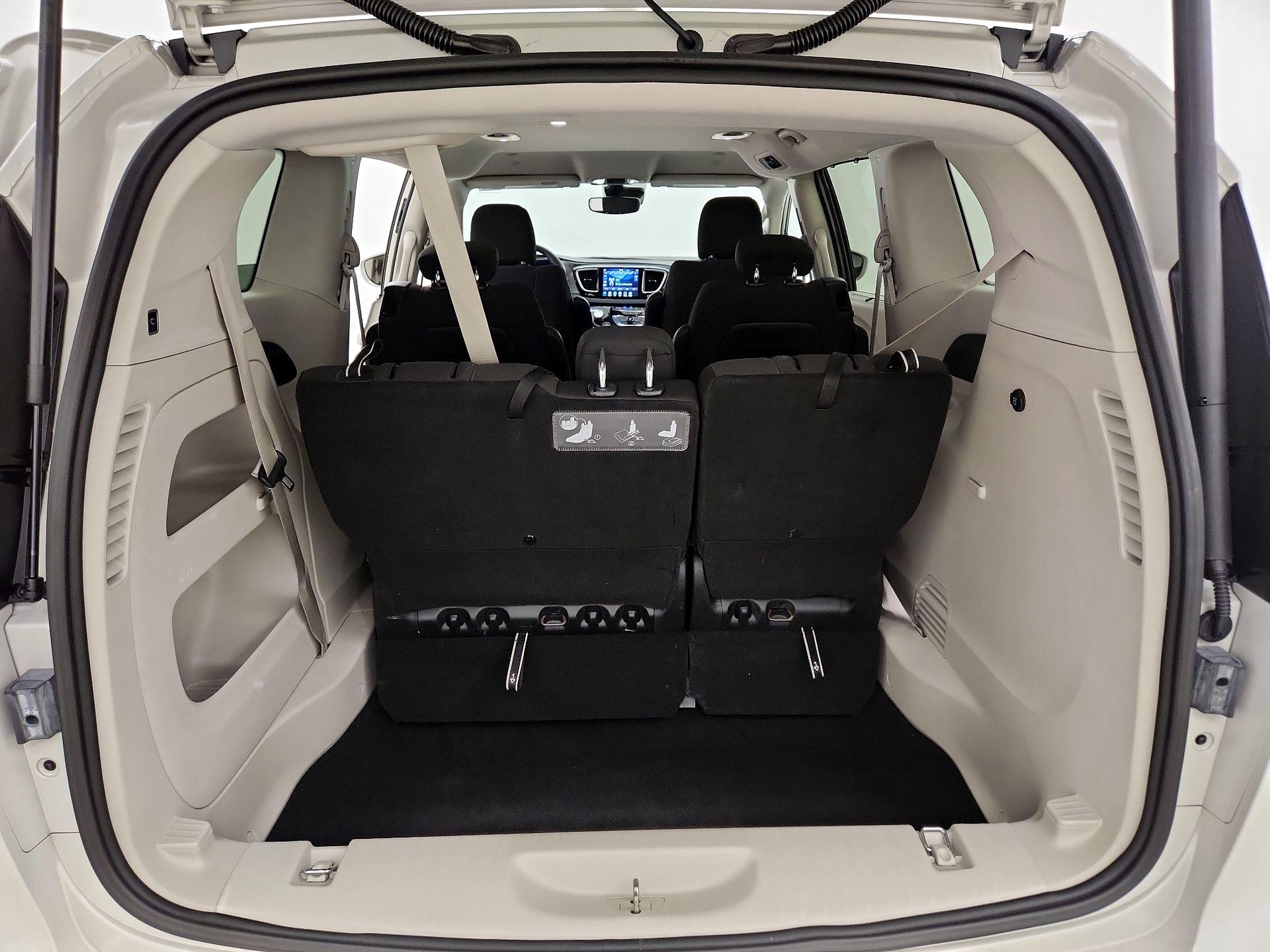 Thumbnail: 2020 Chrysler Pacifica - 20