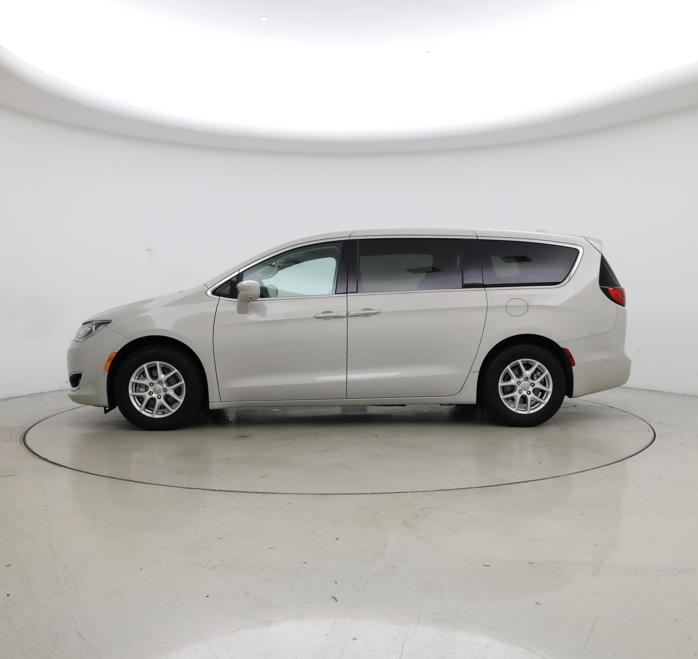 Thumbnail: 2020 Chrysler Pacifica - 3