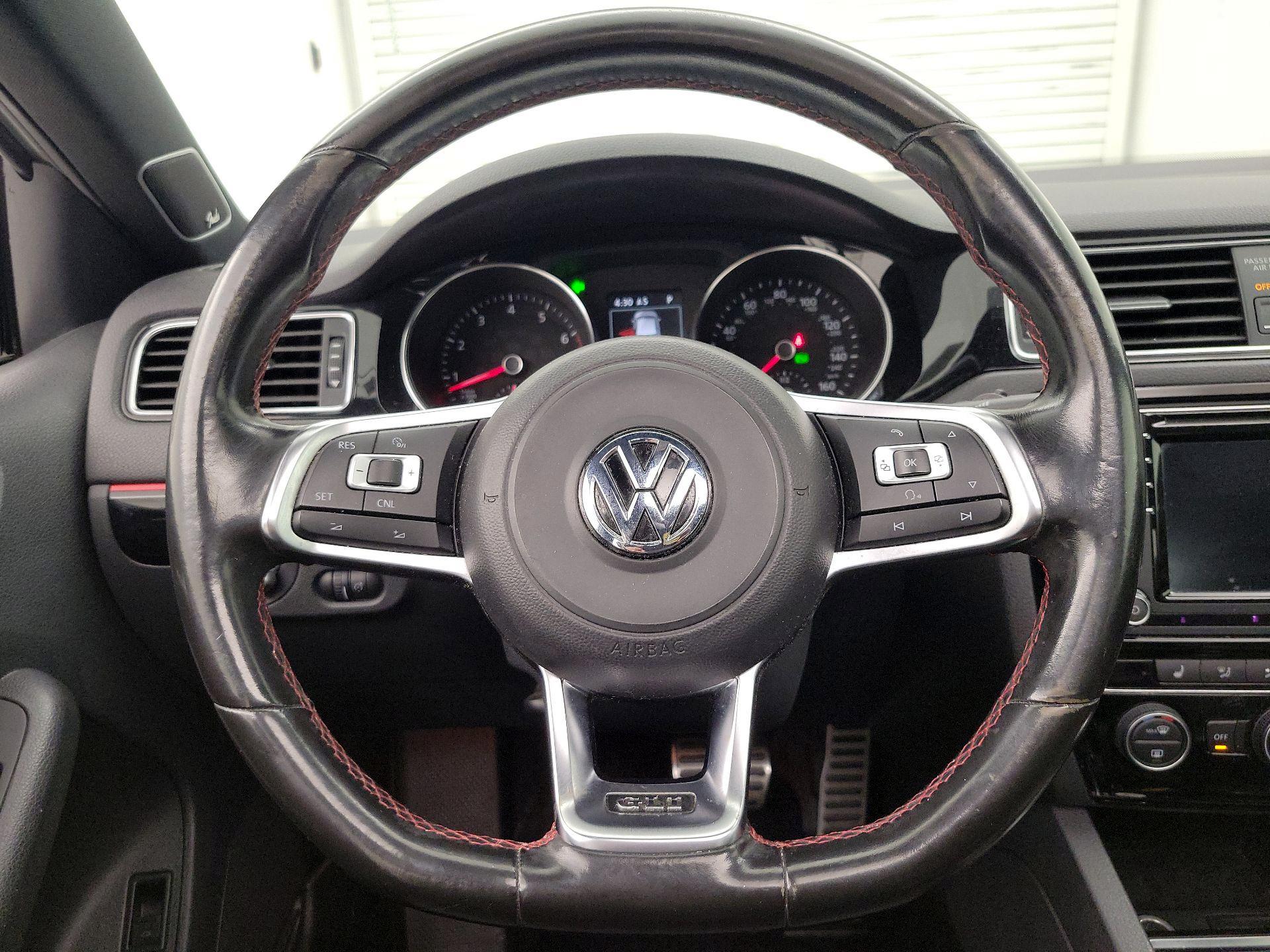 Thumbnail: 2016 Volkswagen Jetta - 10