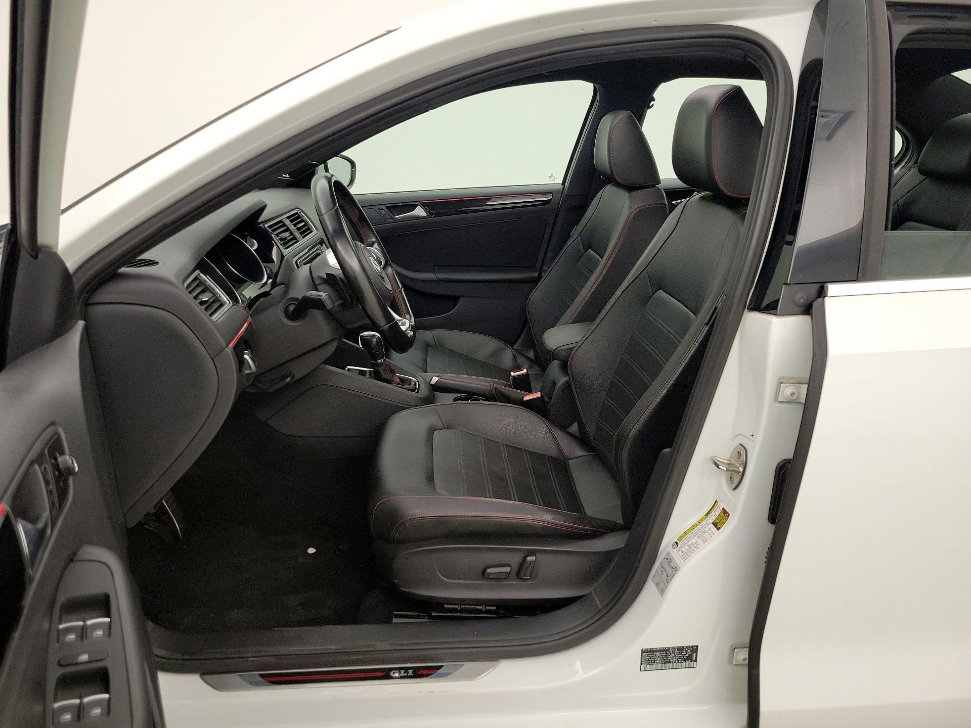 Thumbnail: 2016 Volkswagen Jetta - 11