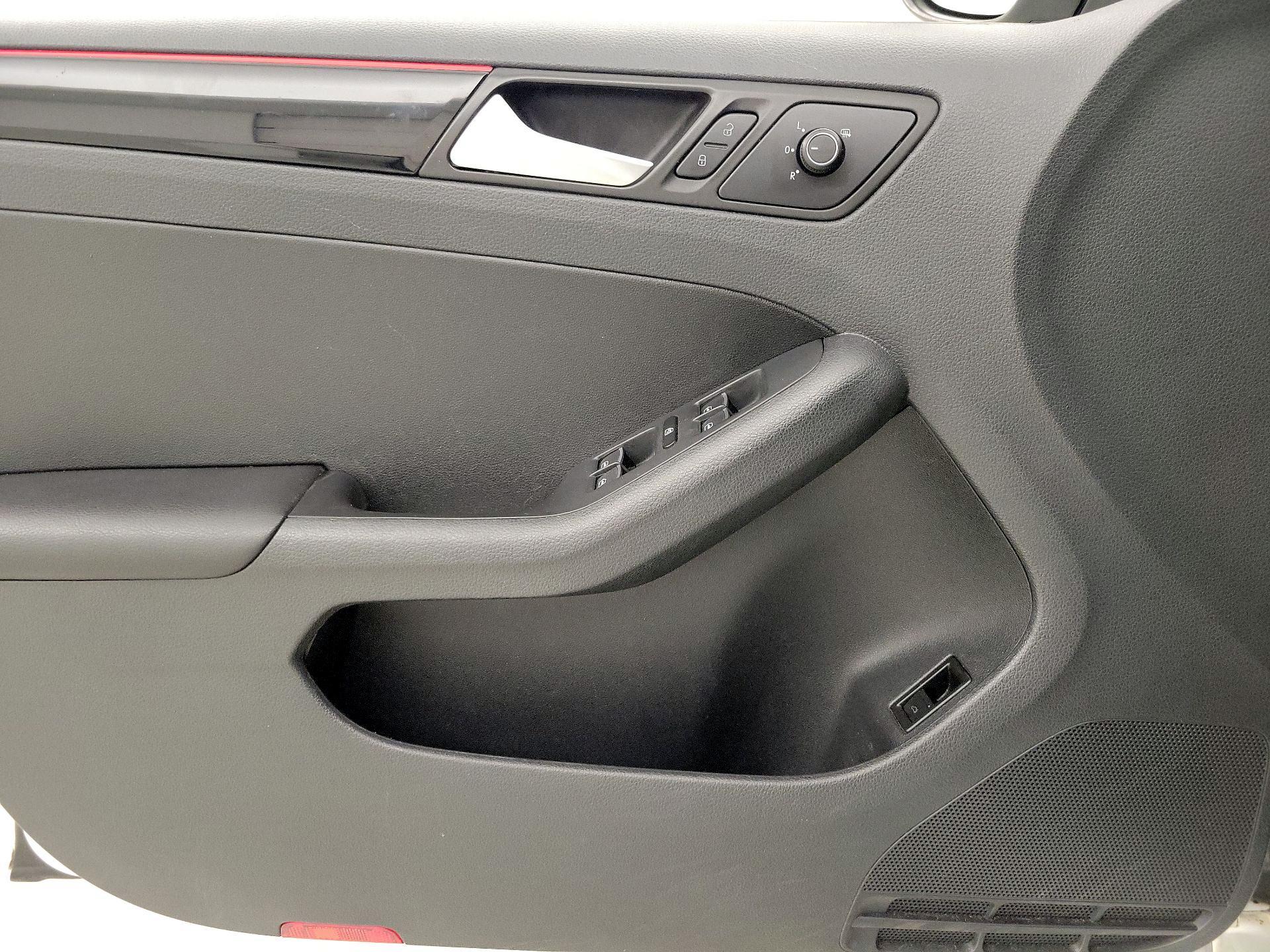 Thumbnail: 2016 Volkswagen Jetta - 12