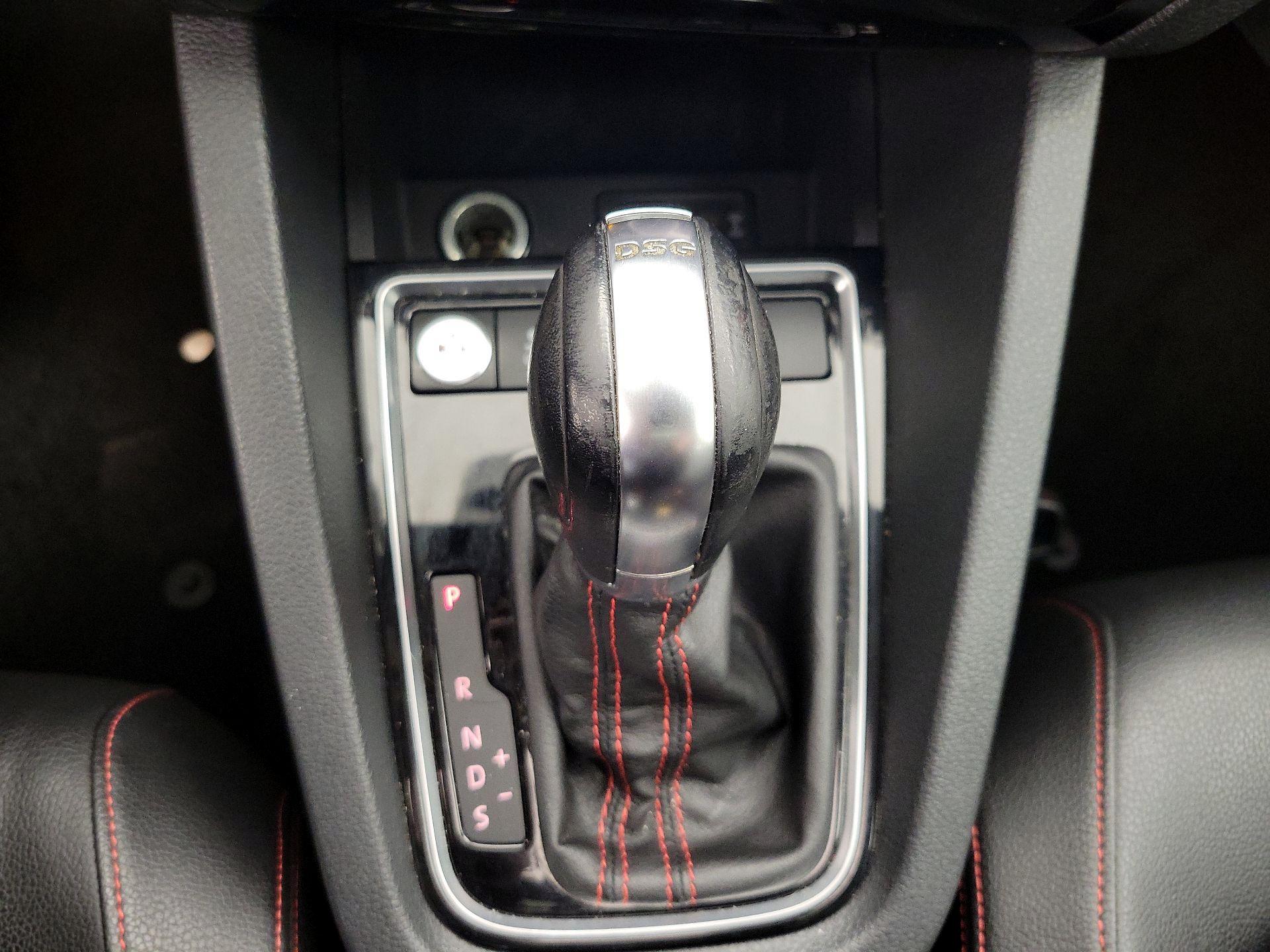 Thumbnail: 2016 Volkswagen Jetta - 16