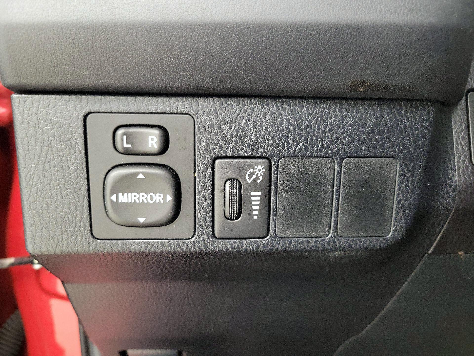 Thumbnail: 2016 Toyota RAV4 - 13