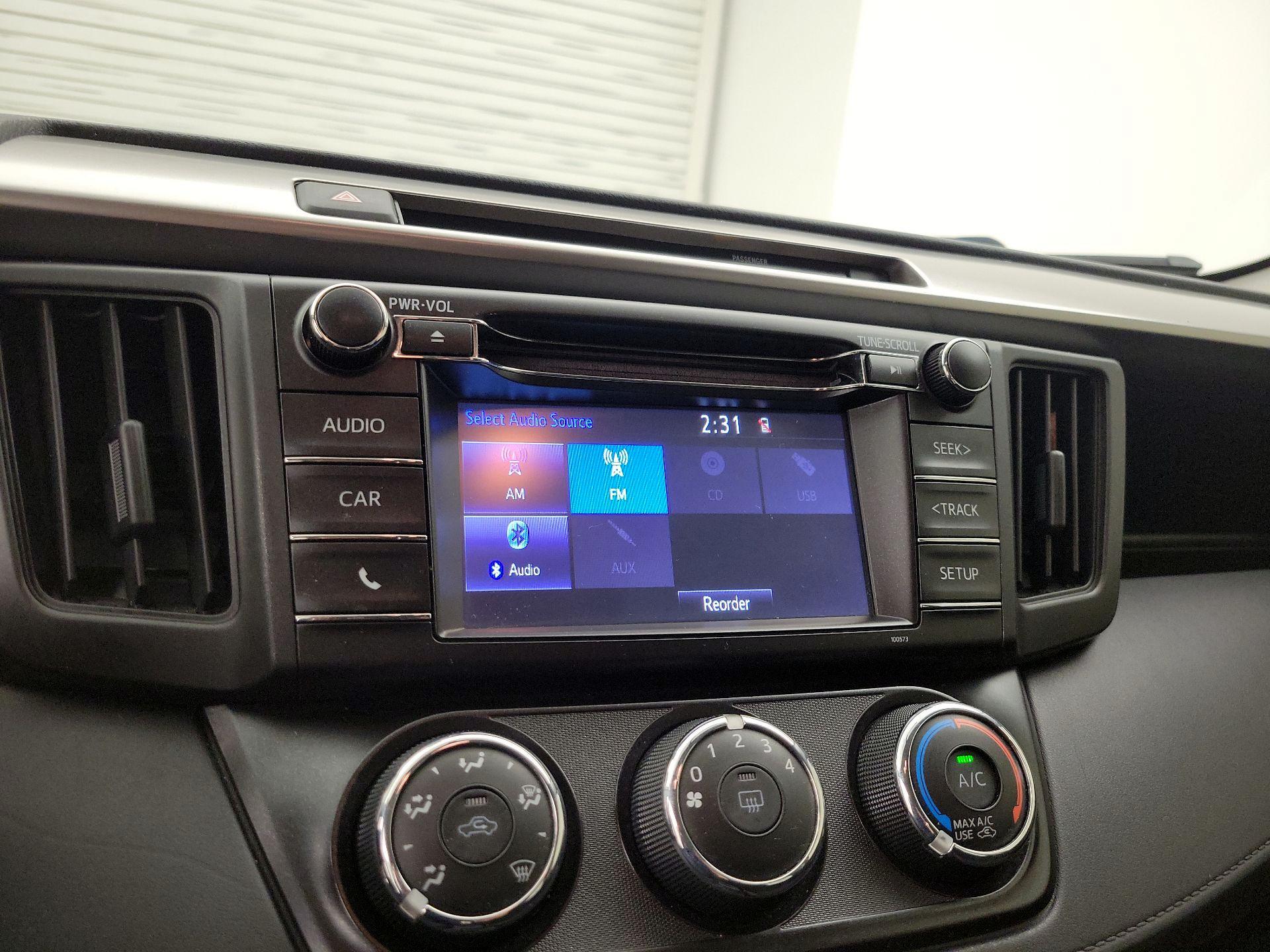 Thumbnail: 2016 Toyota RAV4 - 15
