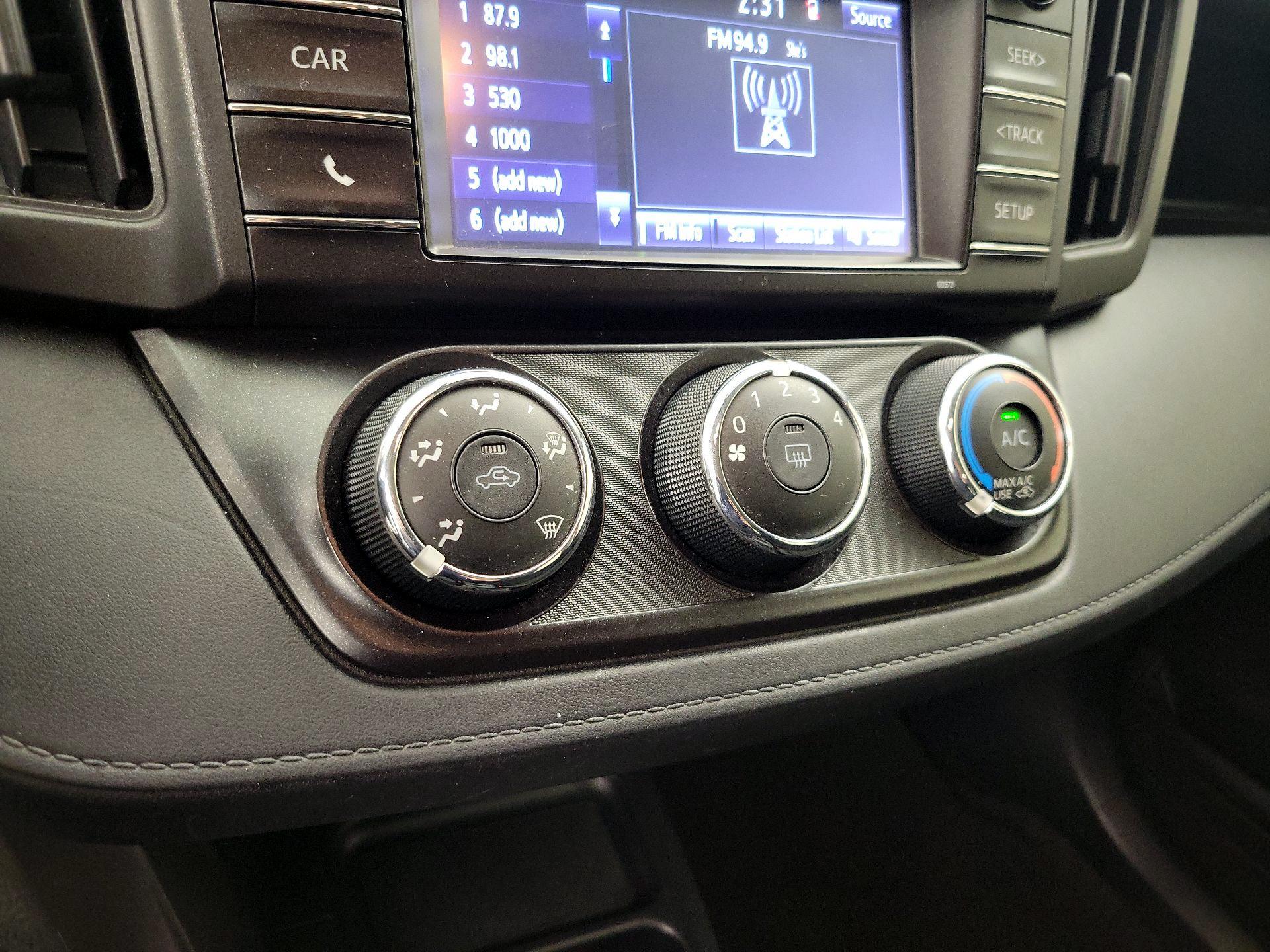 Thumbnail: 2016 Toyota RAV4 - 16