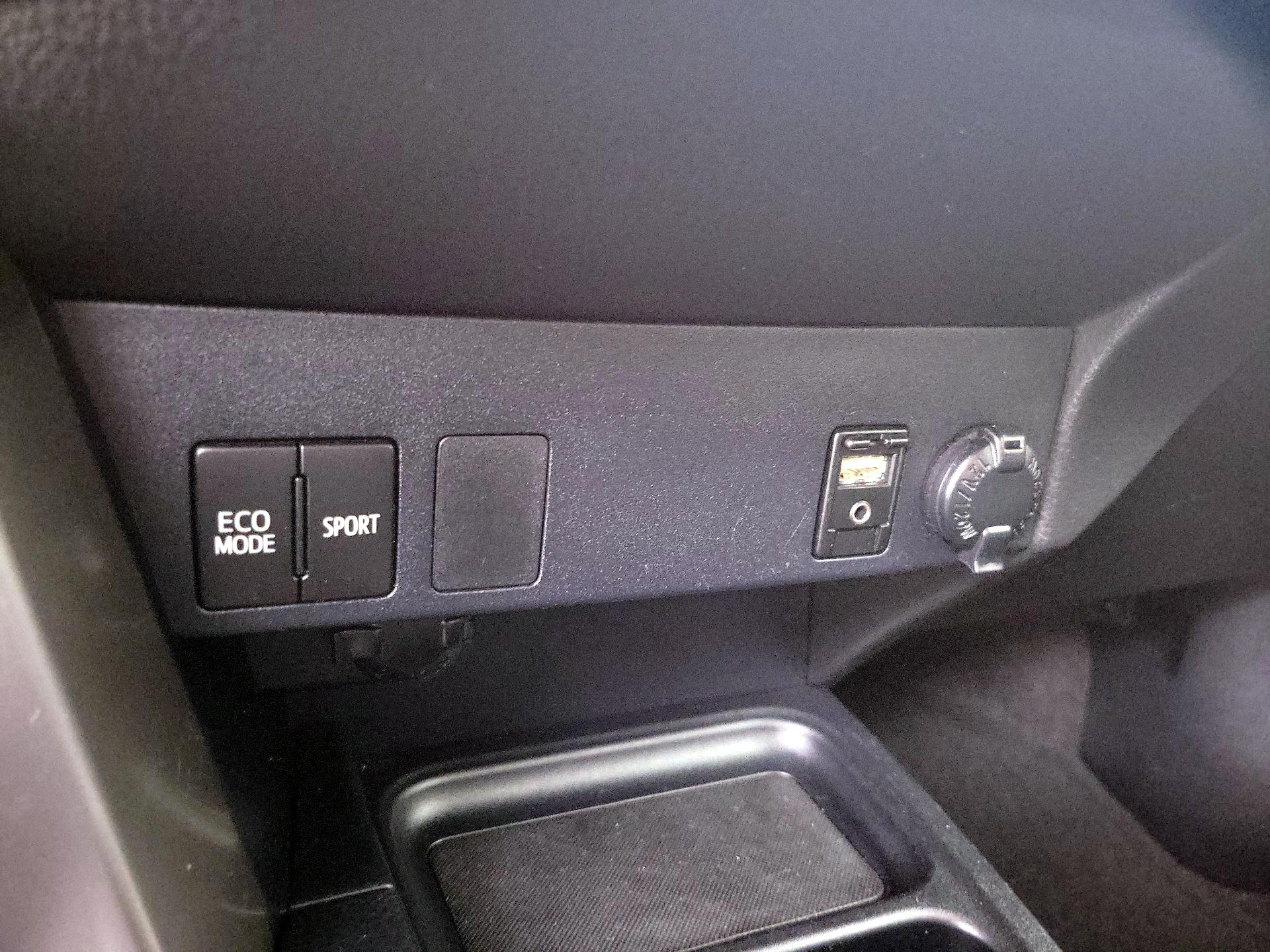 Thumbnail: 2016 Toyota RAV4 - 18