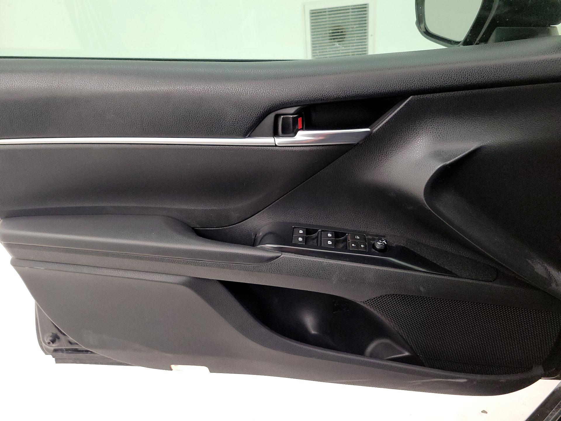 Thumbnail: 2018 Toyota Camry - 10