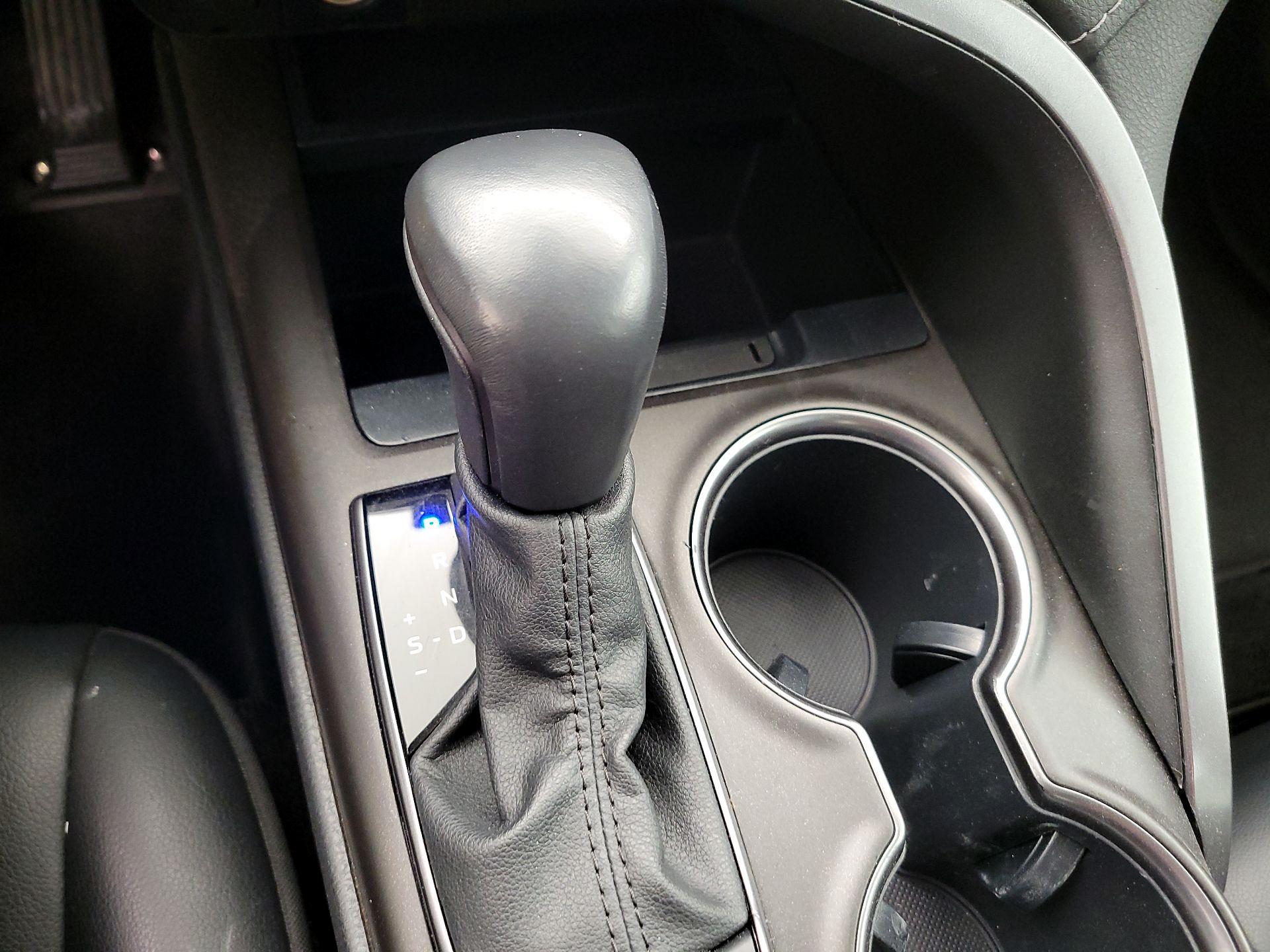 Thumbnail: 2018 Toyota Camry - 15