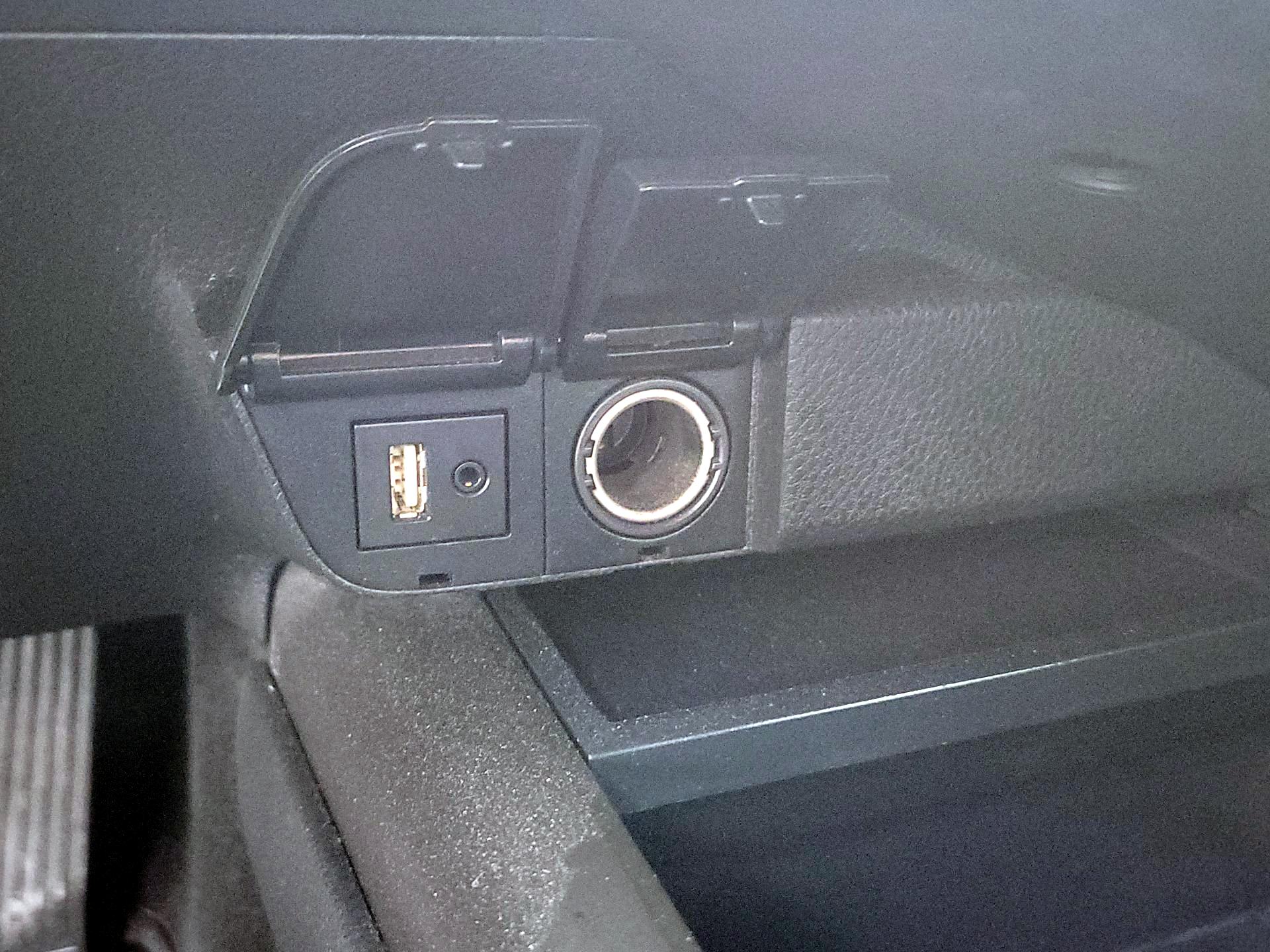 Thumbnail: 2018 Toyota Camry - 16