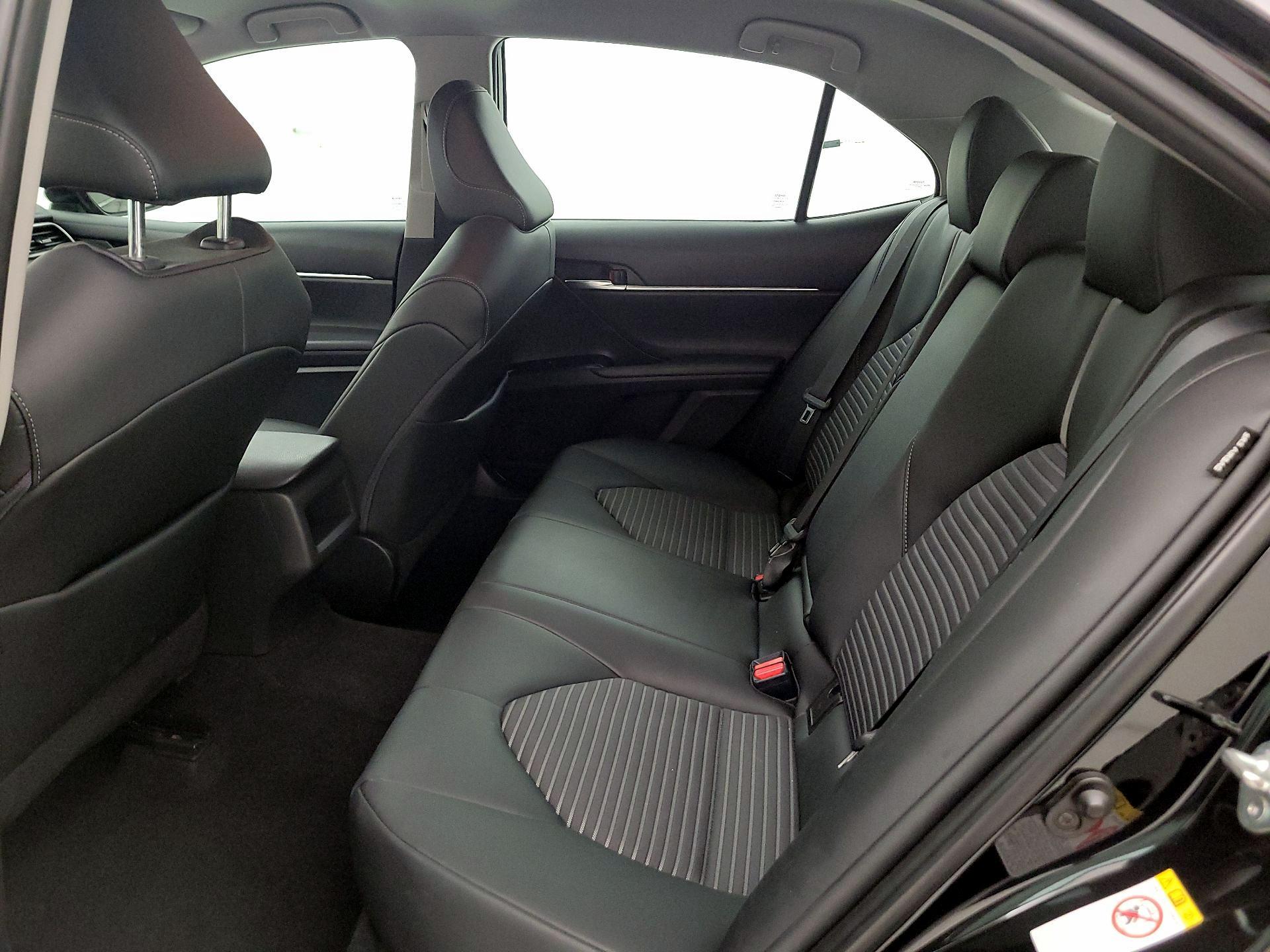 Thumbnail: 2018 Toyota Camry - 17