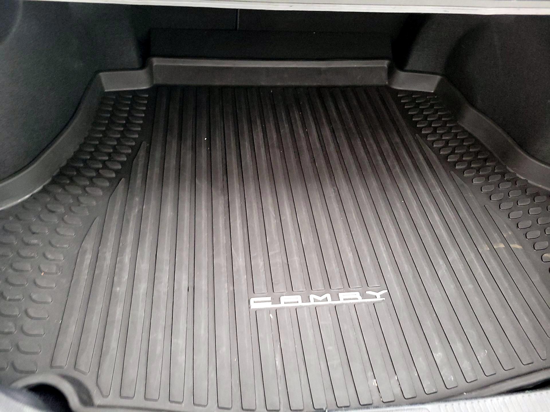 Thumbnail: 2018 Toyota Camry - 18