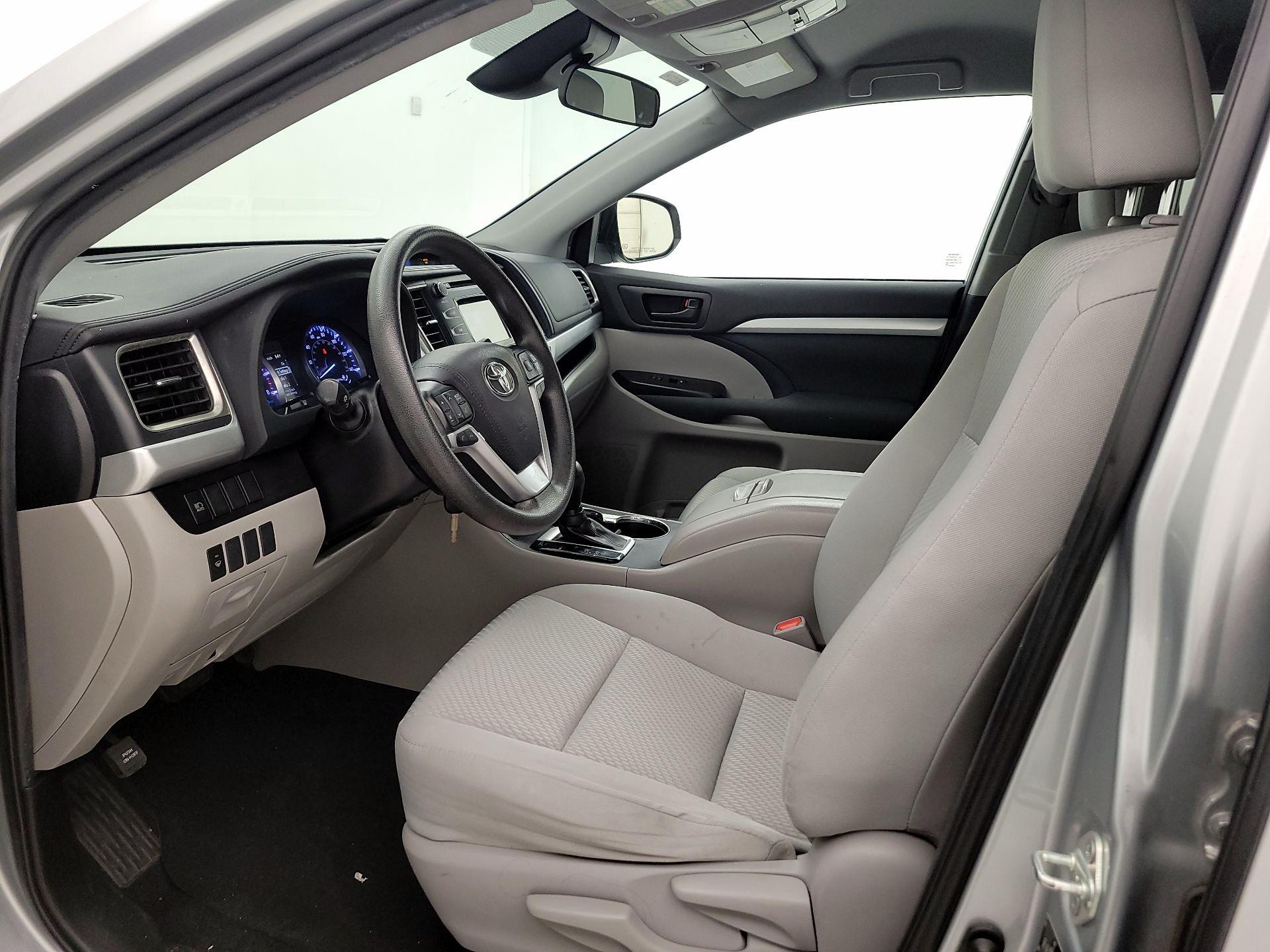 Thumbnail: 2019 Toyota Highlander - 9