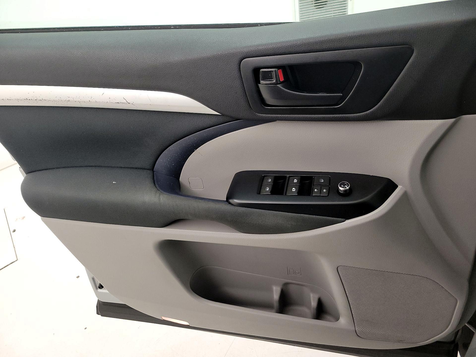 Thumbnail: 2019 Toyota Highlander - 10