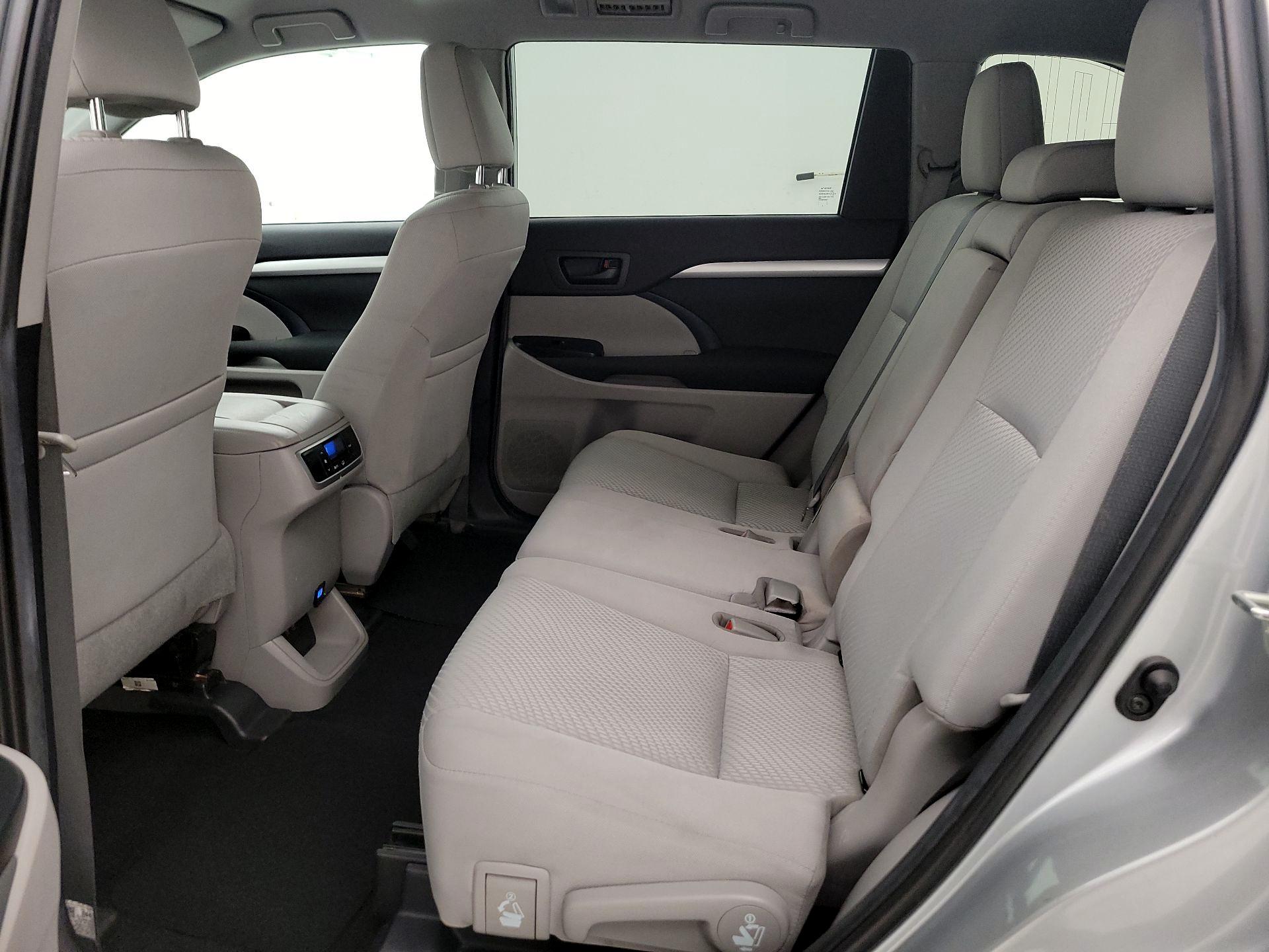 Thumbnail: 2019 Toyota Highlander - 17