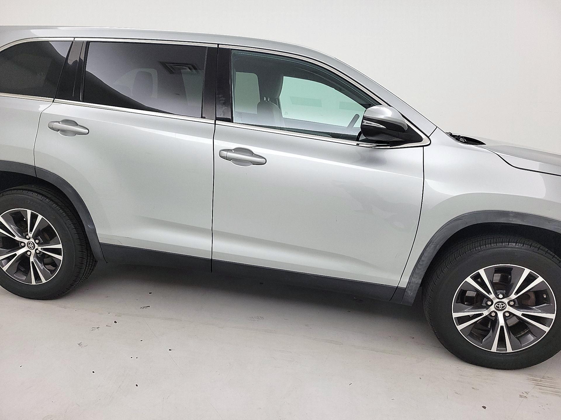 Thumbnail: 2019 Toyota Highlander - 4