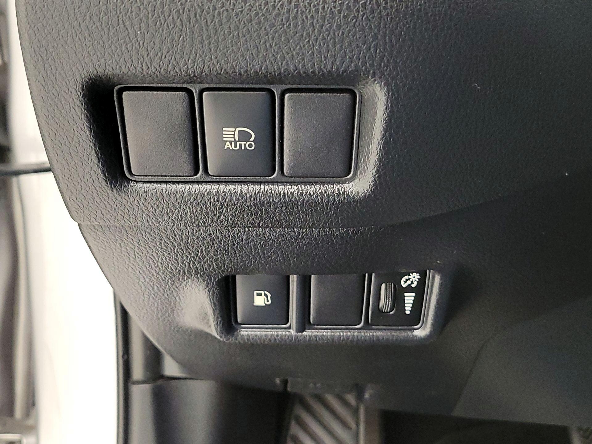 Thumbnail: 2019 Toyota C-HR - 13