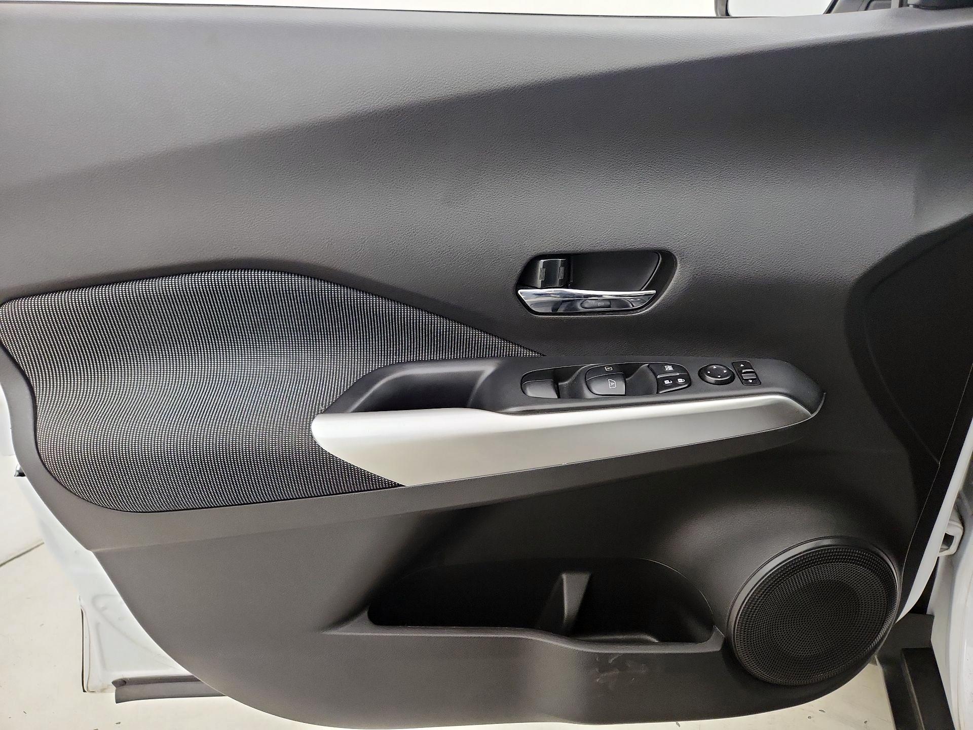 Thumbnail: 2020 Nissan Kicks - 12