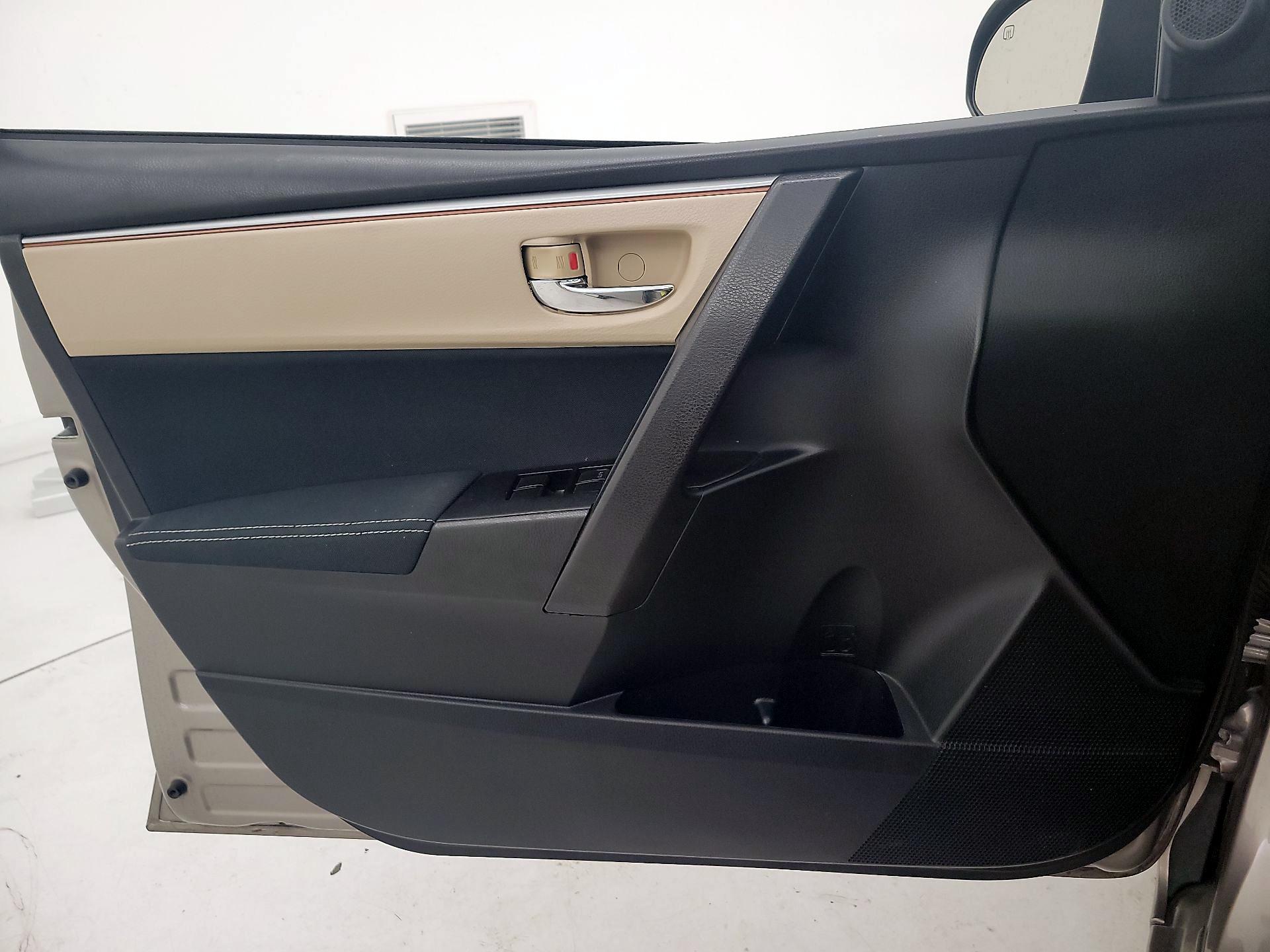 Thumbnail: 2015 Toyota Corolla - 10