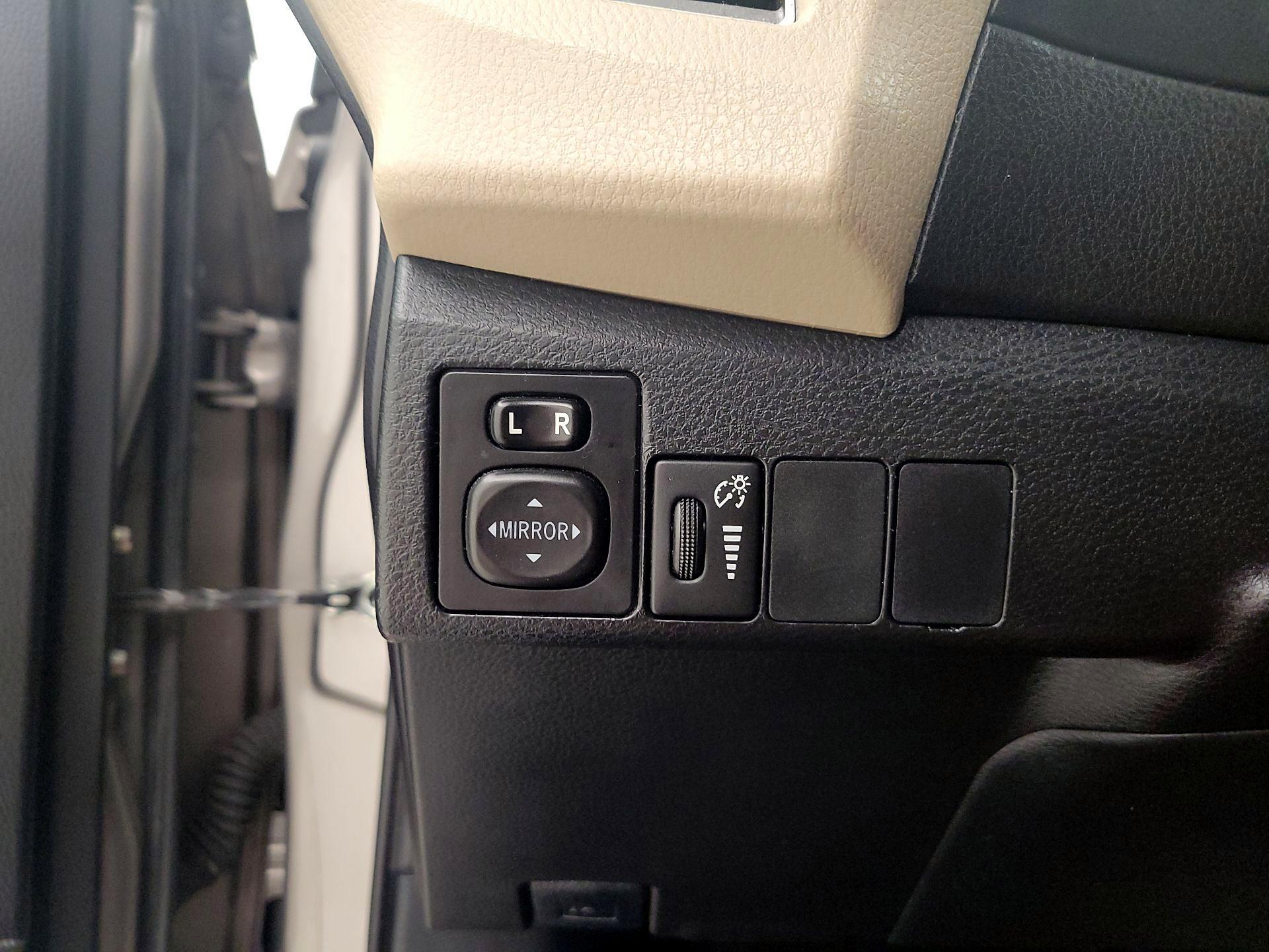 Thumbnail: 2015 Toyota Corolla - 11