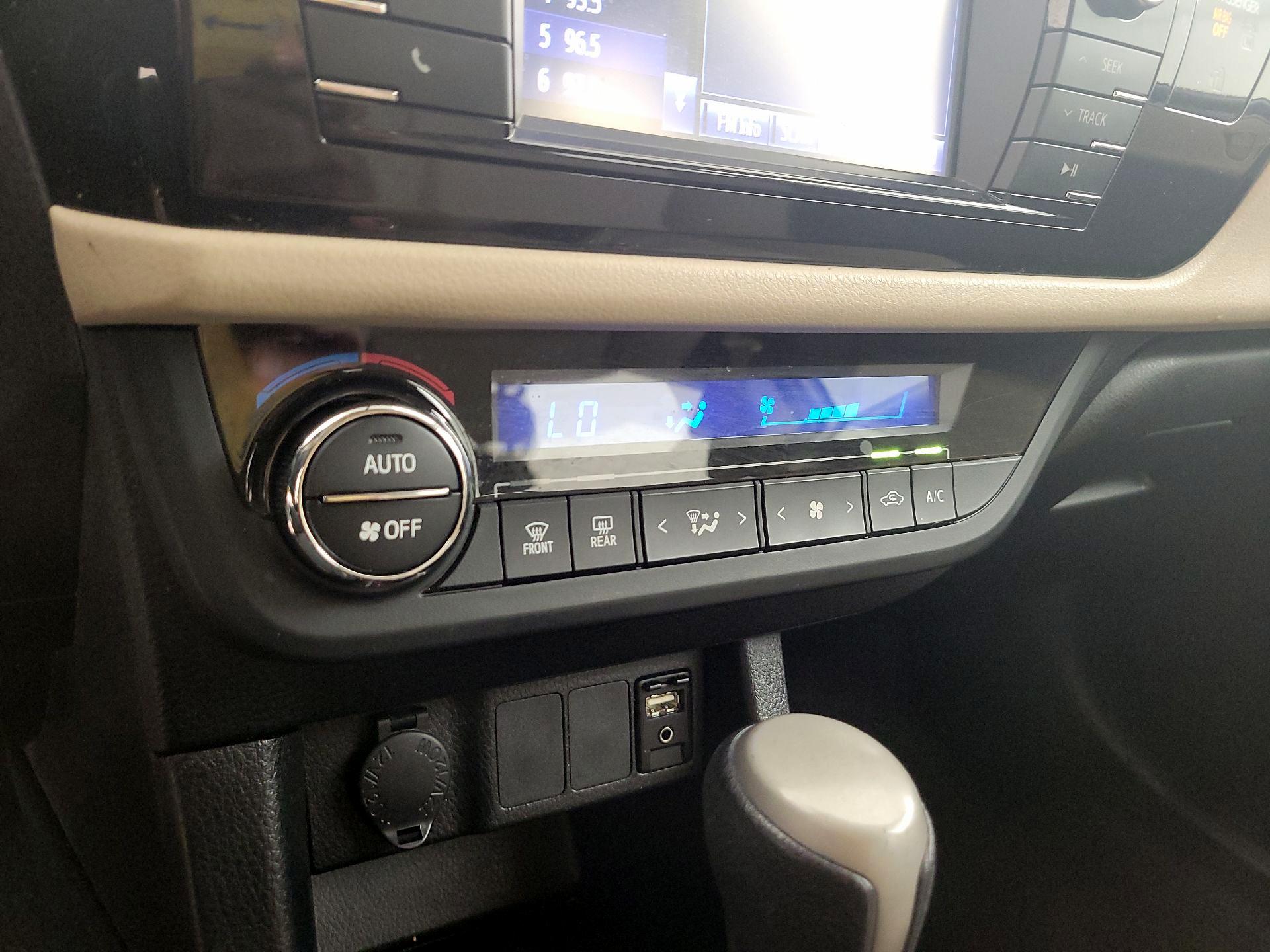 Thumbnail: 2015 Toyota Corolla - 14