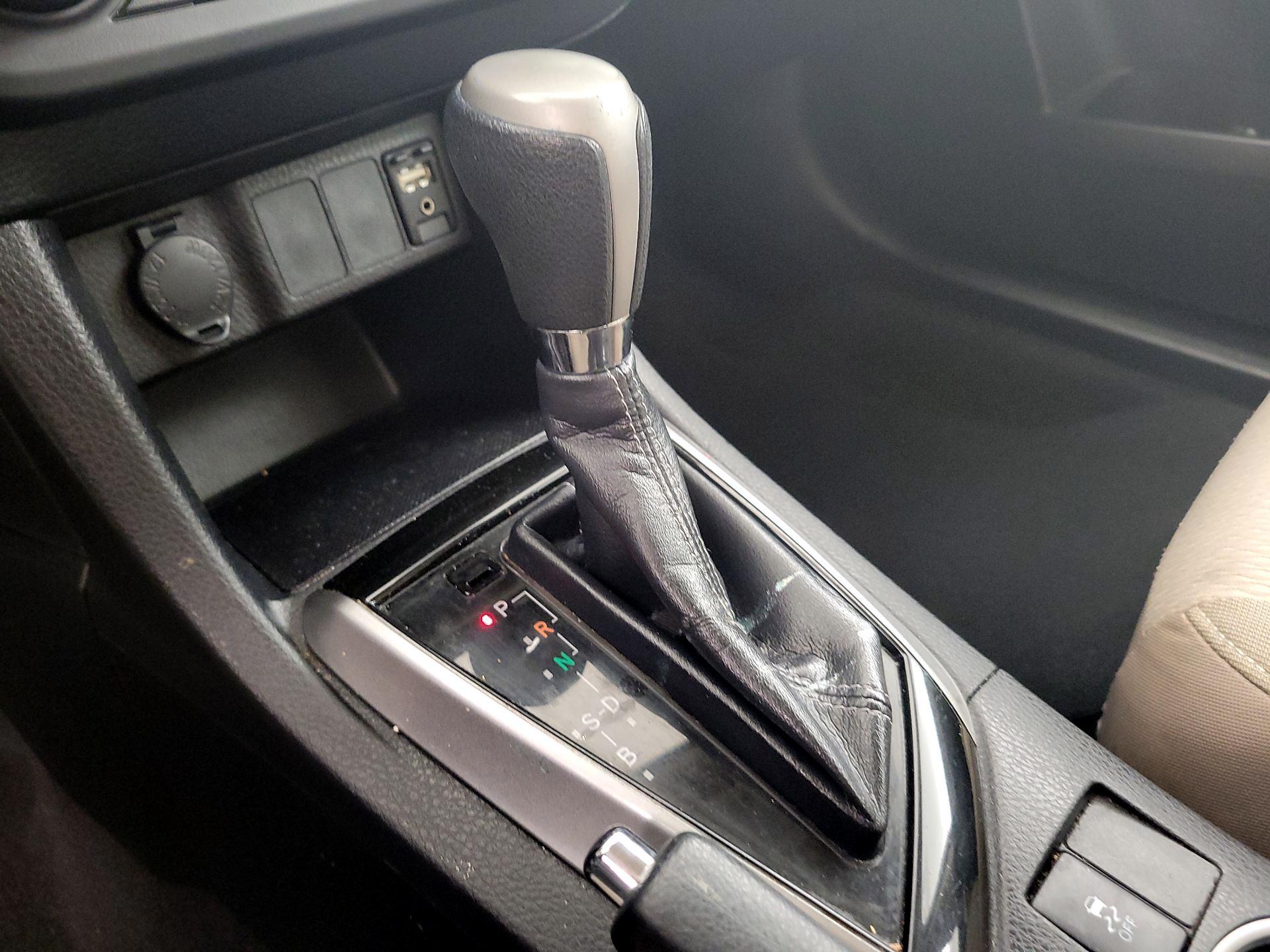 Thumbnail: 2015 Toyota Corolla - 15