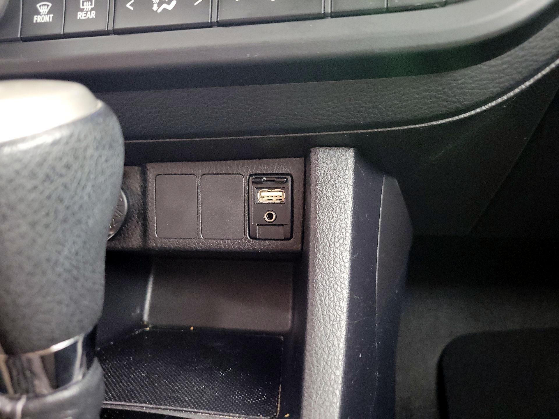 Thumbnail: 2015 Toyota Corolla - 16