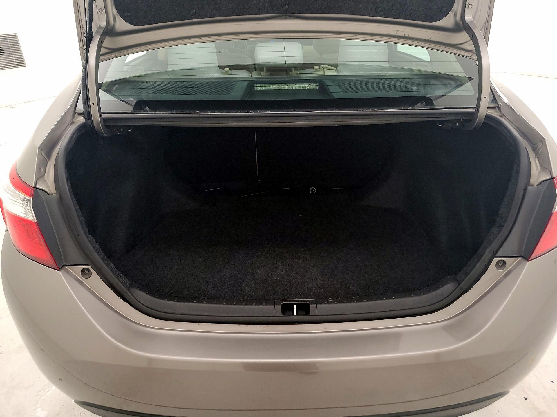 Thumbnail: 2015 Toyota Corolla - 18